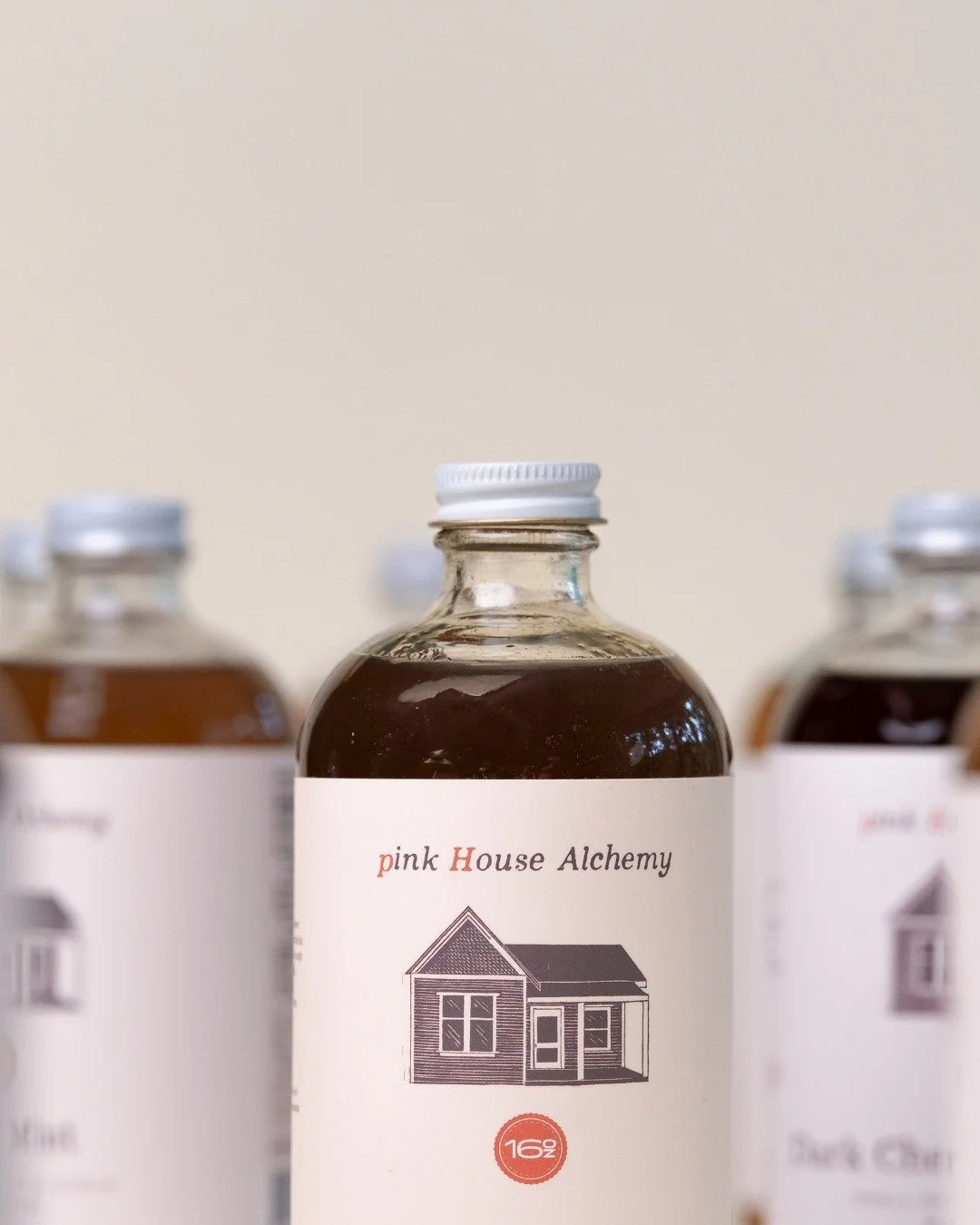 SEASONAL SYRUP 
DROPS NOV 7 ✨ In the chilly months, we like our drinks spiked, spiced &amp; smoked. 

We like our days crisp, our nights dark &amp; our fires hot. 

We like our flavors big, our aromatics unapologetic &amp; our syrups sassy. 

We like