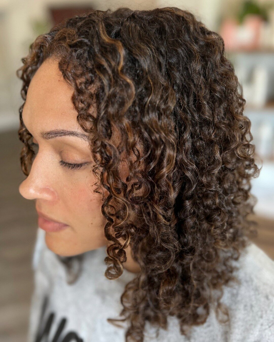 Bouncy Bliss at Siren!

Don't let frizz hold you back! Our stylists are experts in unlocking the gorgeous definition and bounce of your natural curls.

We combine artistic vision with hair science knowledge to create a personalized routine for health