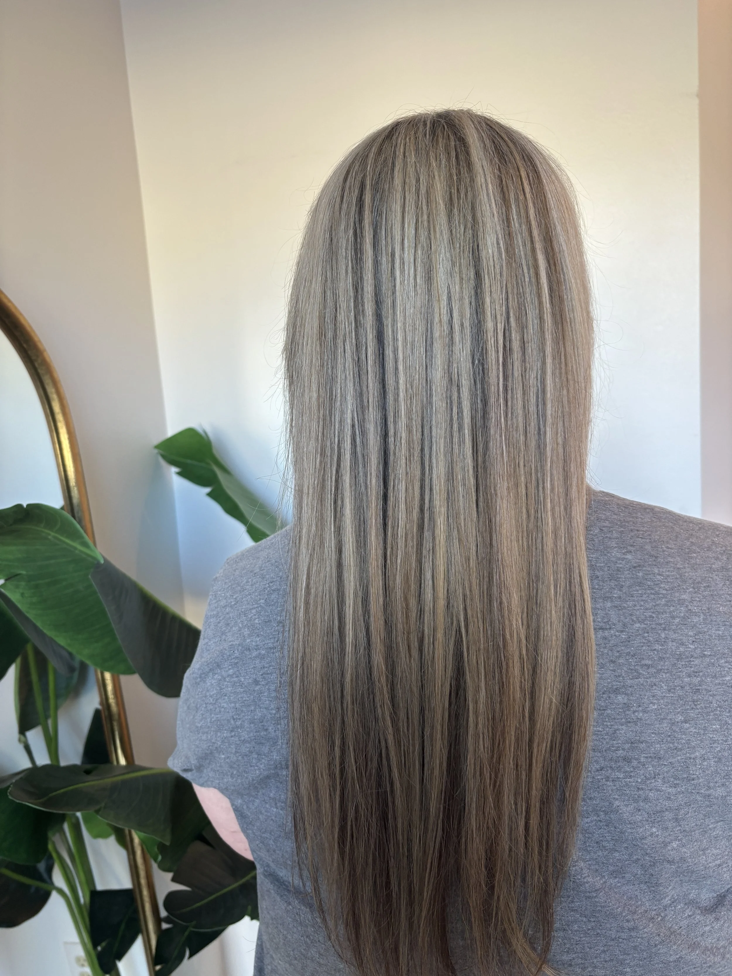 After photo of Jasmine’s client following a Siren Color Session, showcasing gorgeous, dimensional hair color on smooth, straight hair.