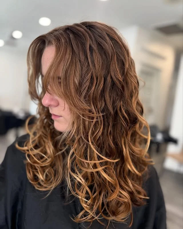 After result of a Siren Color Session by stylist Jasmine, featuring beautifully highlighted and styled curls.