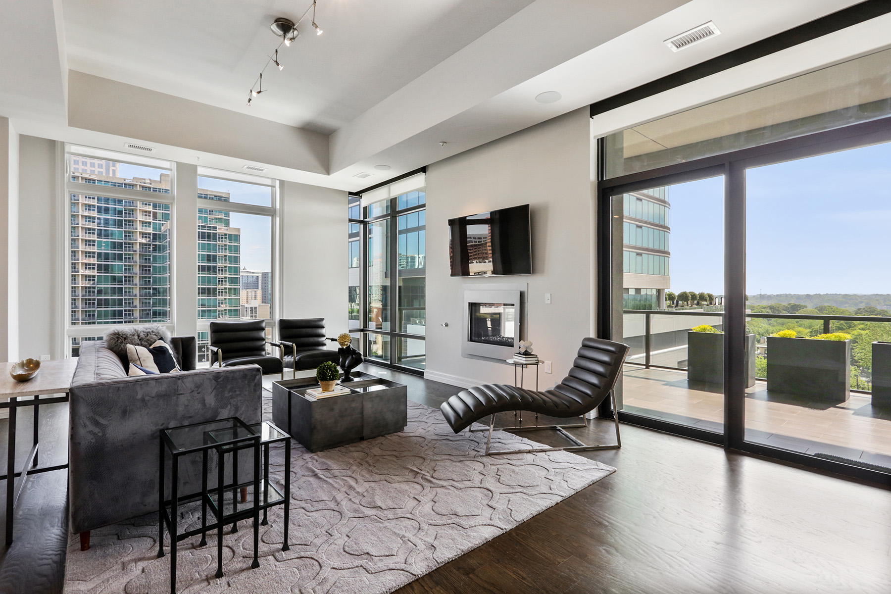 01___867PeachtreeStNe902.jpg