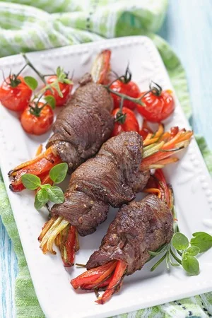 35836166-baked-beef-steak-rolls-with-a-vegetables.jpg
