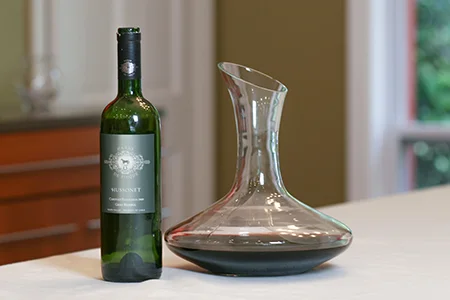 Decanting_3358-web.jpg