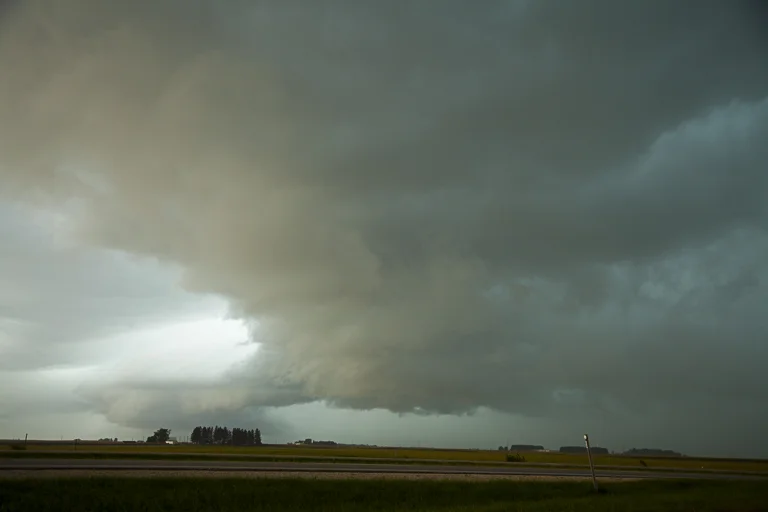 Under the Shelf cloud as it moves to the east (Right to Left), PHOTO by CRAIG JOHNSON 