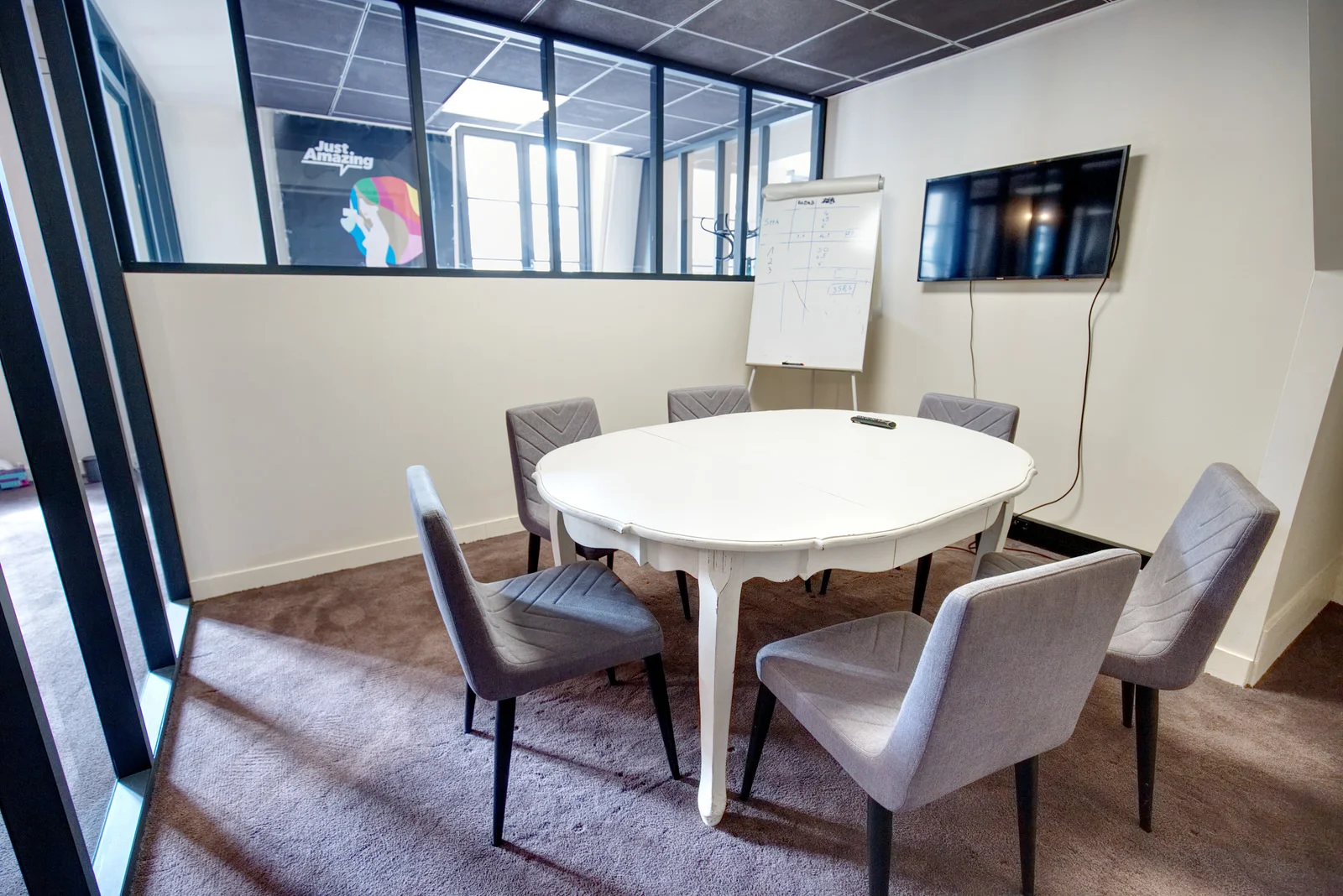 Salle reunion 6 pax - espace de coworking a paris - Remix.jpg
