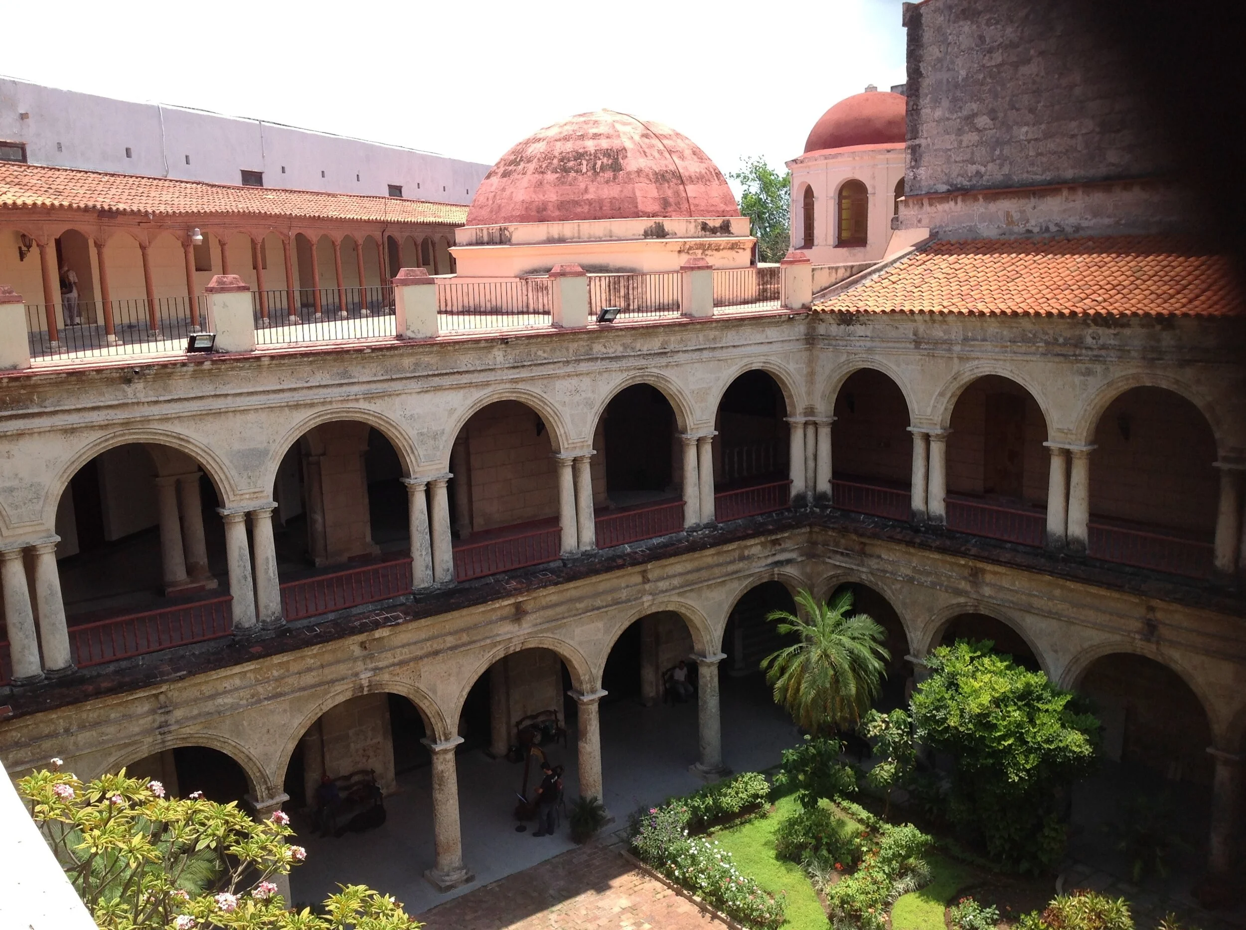 Inner Cloister of Centro Felix V. Havana Cuba.jpg