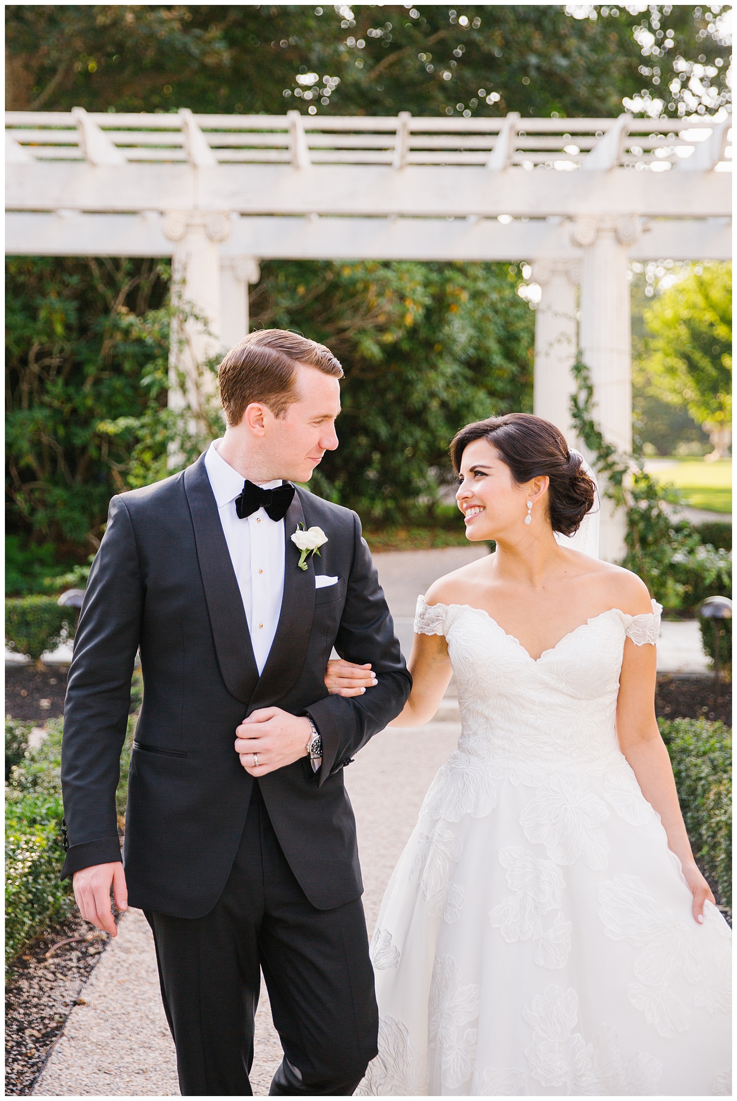 Stephen_Nathalie_Rosecliff_Mansion_Wedding_012.jpeg