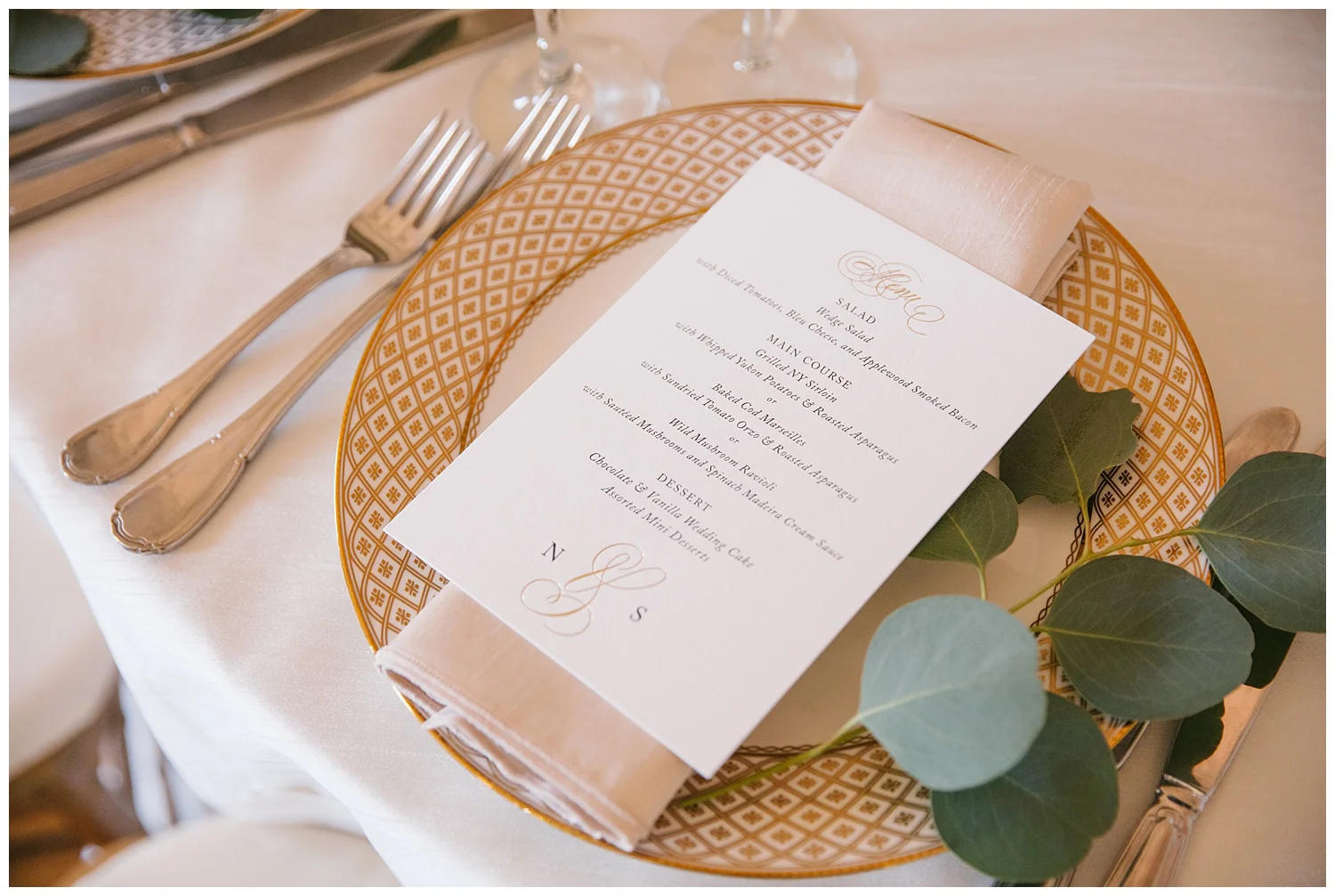 Stephen_Nathalie_Rosecliff_Mansion_Wedding_015.jpeg