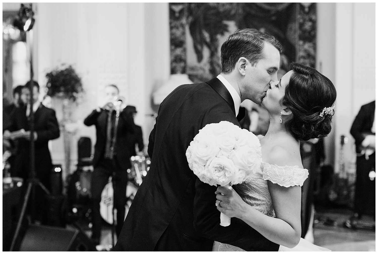 Stephen_Nathalie_Rosecliff_Mansion_Wedding_026.jpeg