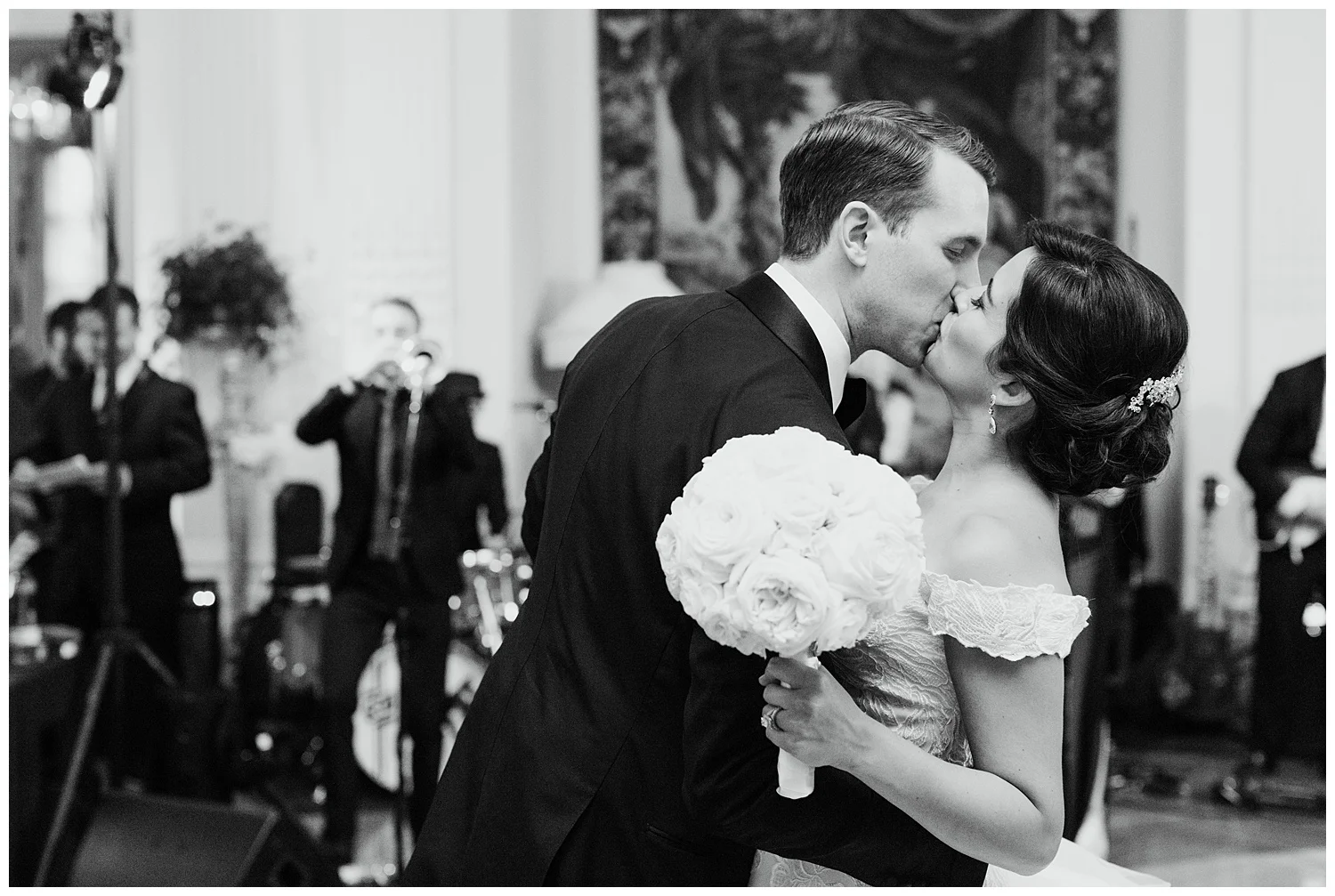 Stephen_Nathalie_Rosecliff_Mansion_Wedding_026.jpeg