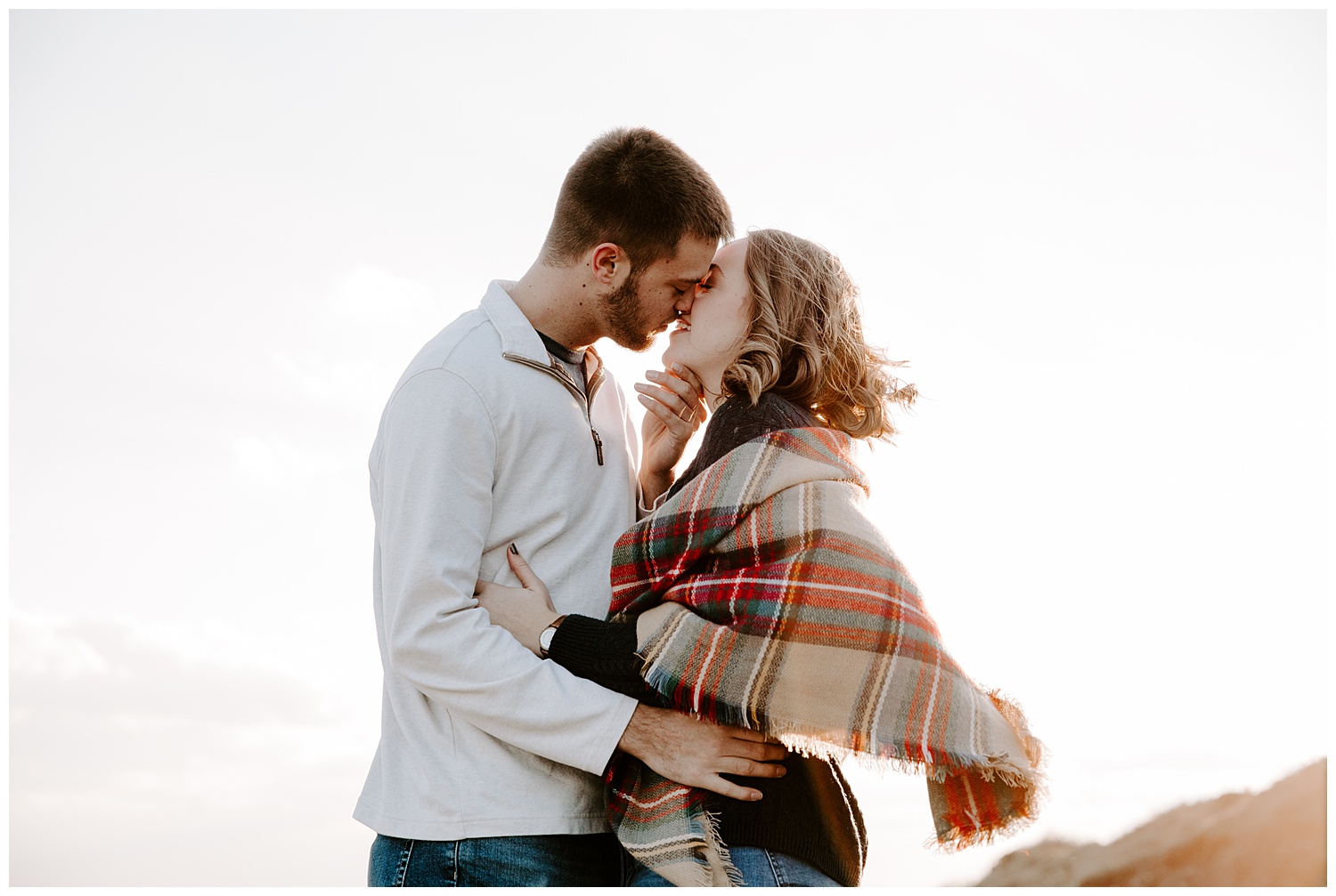 jay_kalyn_beavertail_beach_winter_engagement_session_jamestown_rhode_island04.jpg