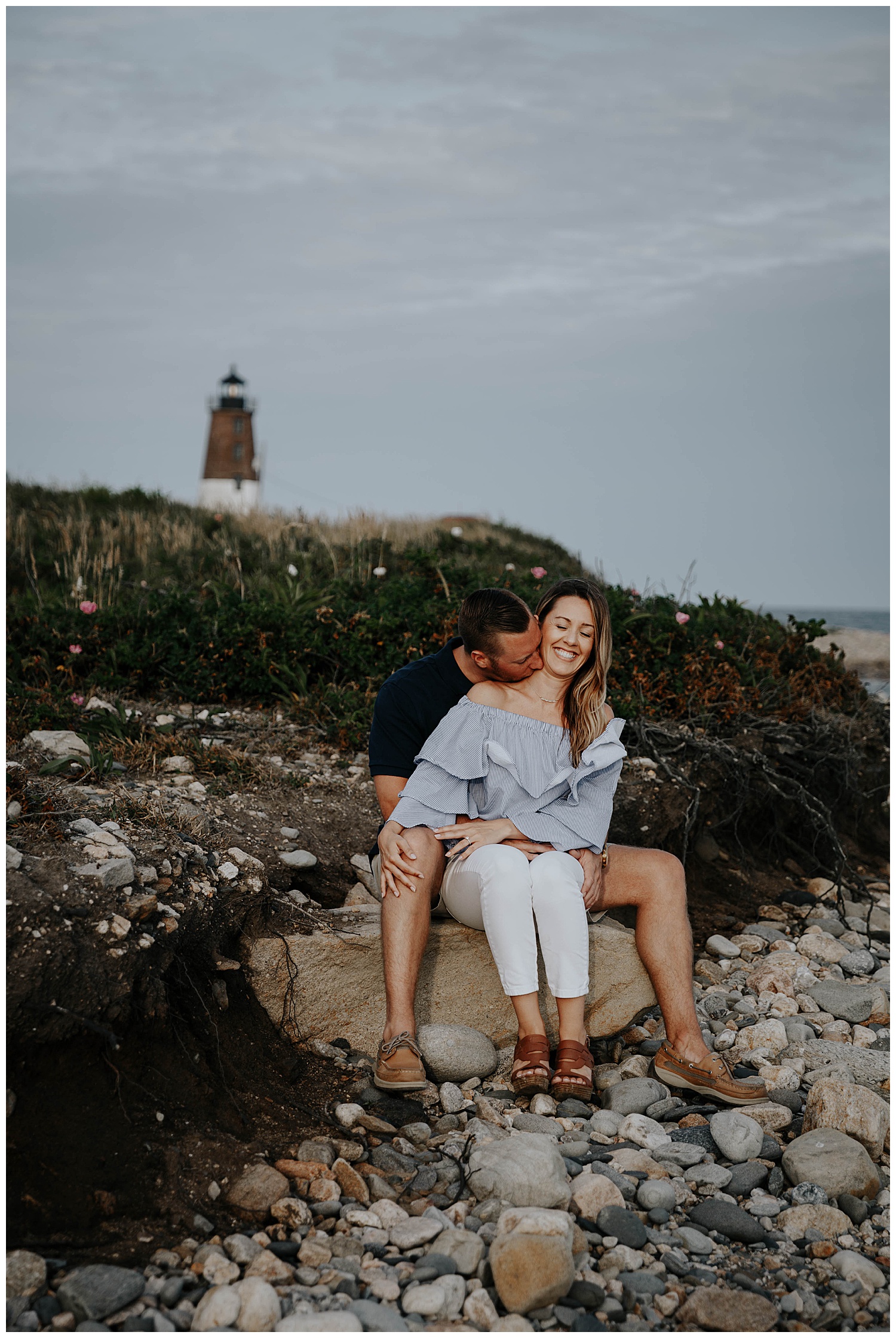 tim-katie-nautical-beach-engagement-session-beavertail-newport-rhode-island08.jpg