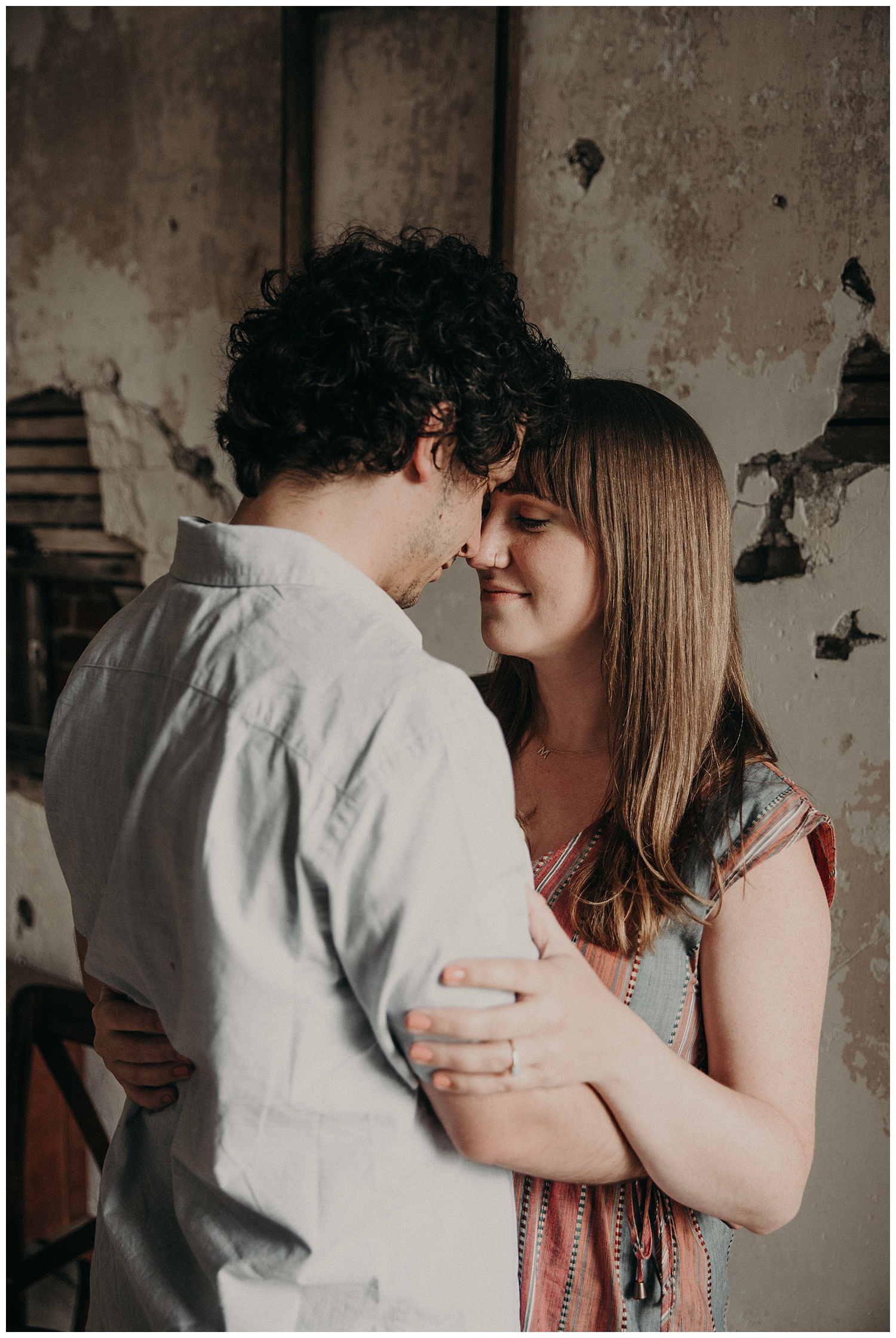 mike-mary-rustic-fort-adams-engagement-session-newport-rhode-island05.jpg