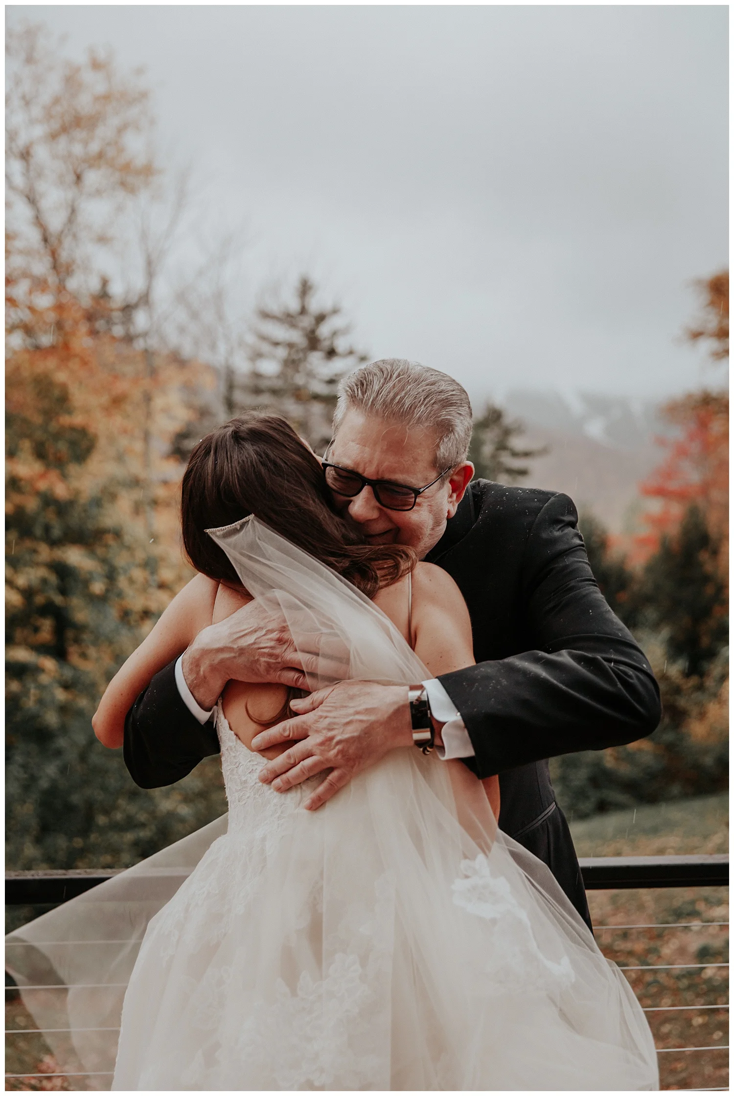 mike-mel-rural-autumn-fall-modern-wedding-mad-river-barn-waitsfield-vermont08.jpg