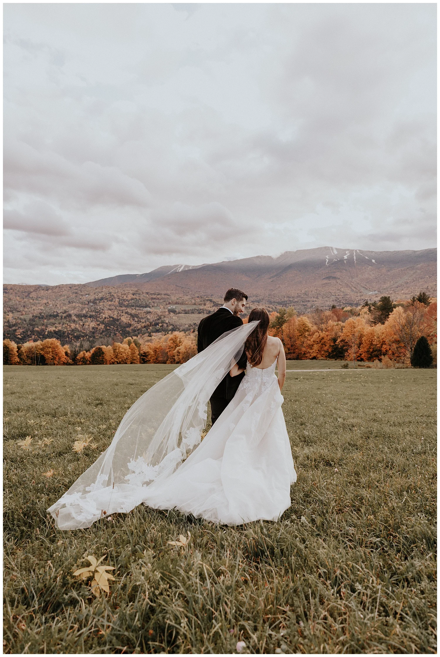 mike-mel-rural-autumn-fall-modern-wedding-mad-river-barn-waitsfield-vermont31.jpg