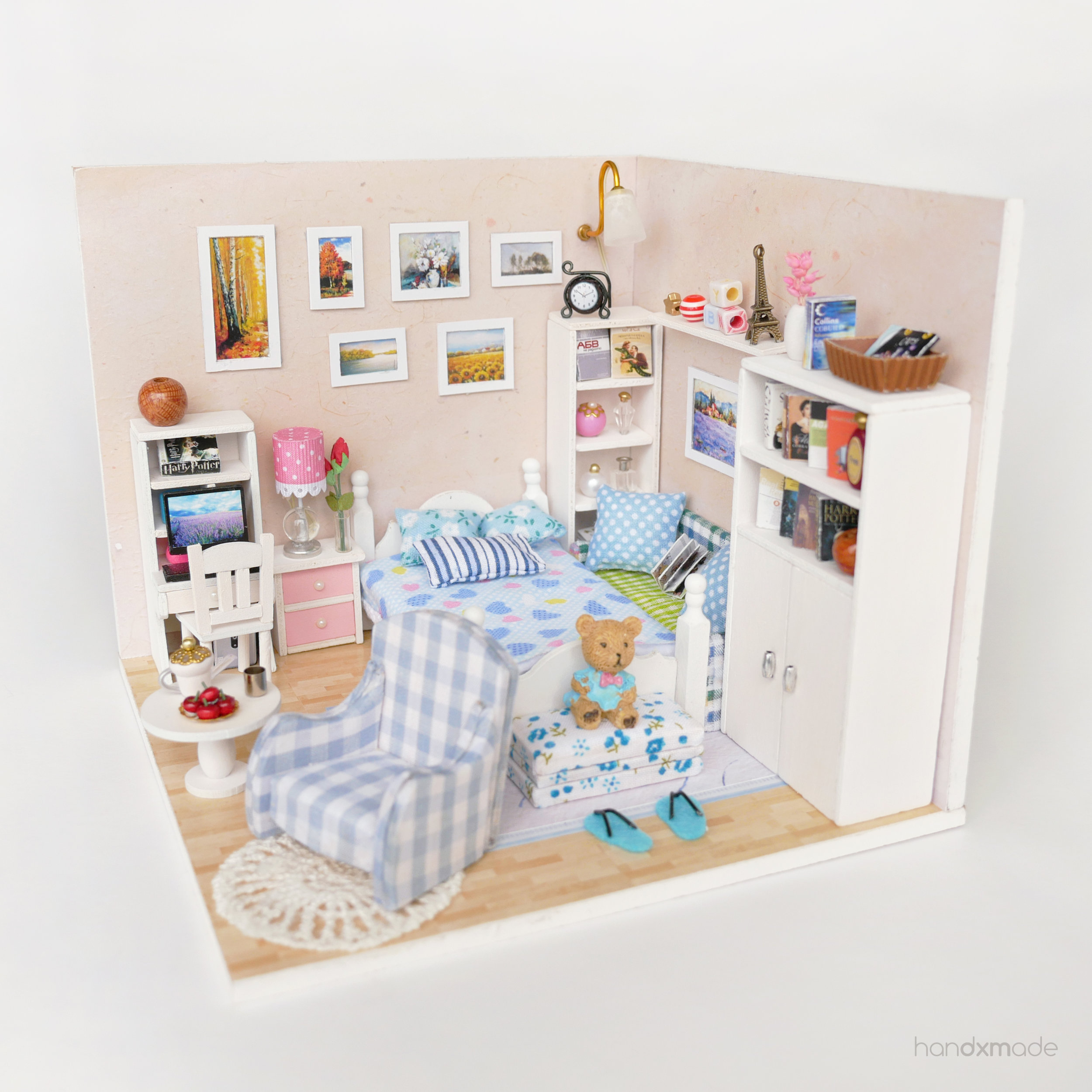 THE DREAM ATTIC MINIATURE KIT WALLPAPER (FREE)