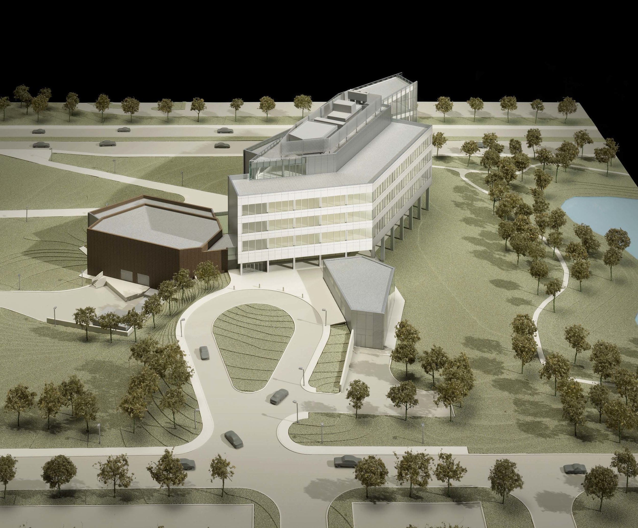 At the interior of the building, the new center provides state-of-the-art flexible laboratory spaces to provide environments for pedagogical training and research in biological, chemical and physical sciences as well as mathematics education. 