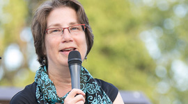  BETSY TEUTSCH AUTHOR 100 UNDER $100: 100 TOOLS FOR EMPOWERING GLOBAL WOMEN