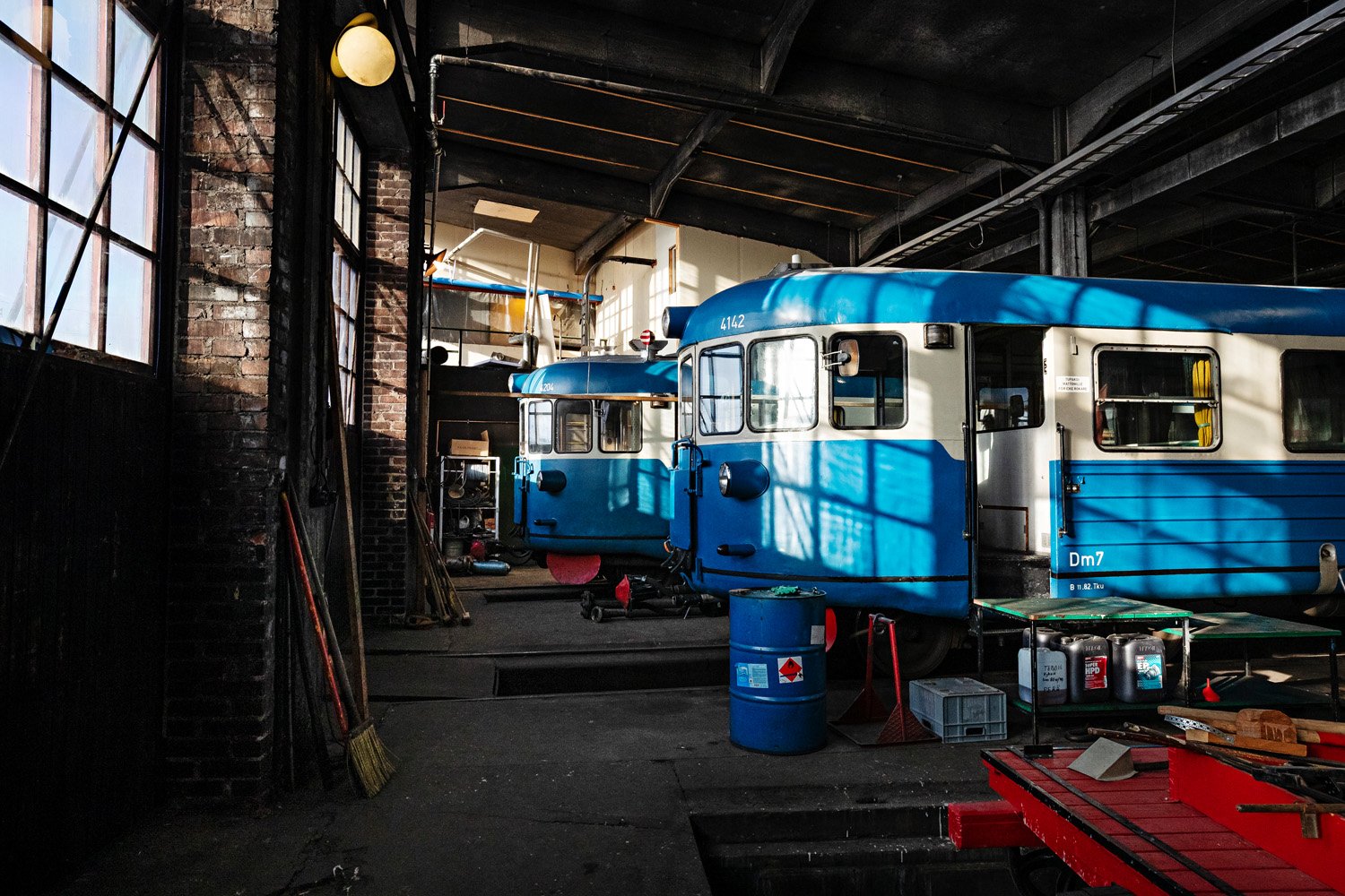 Lättähattu -junat Nokelan veturitallilla, Oulu. Maaseudun Tulevaisuus