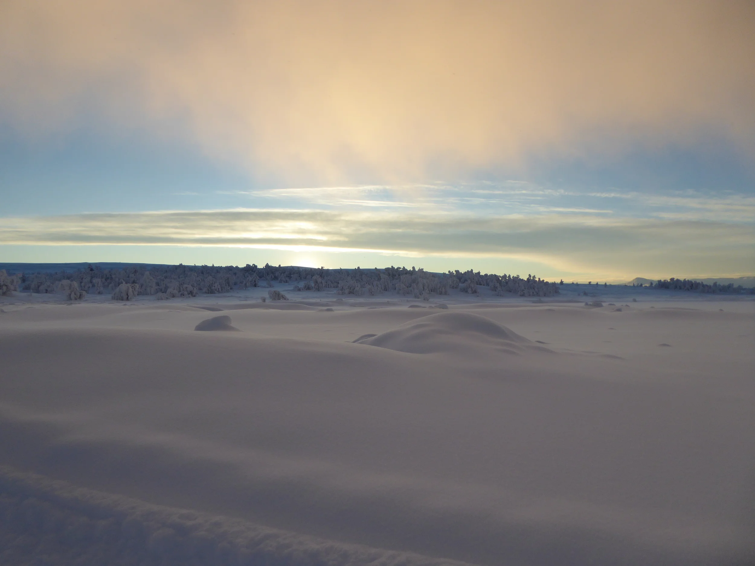  Vakkert lys over Skardtjønna på vei mot Kutjønna. 
