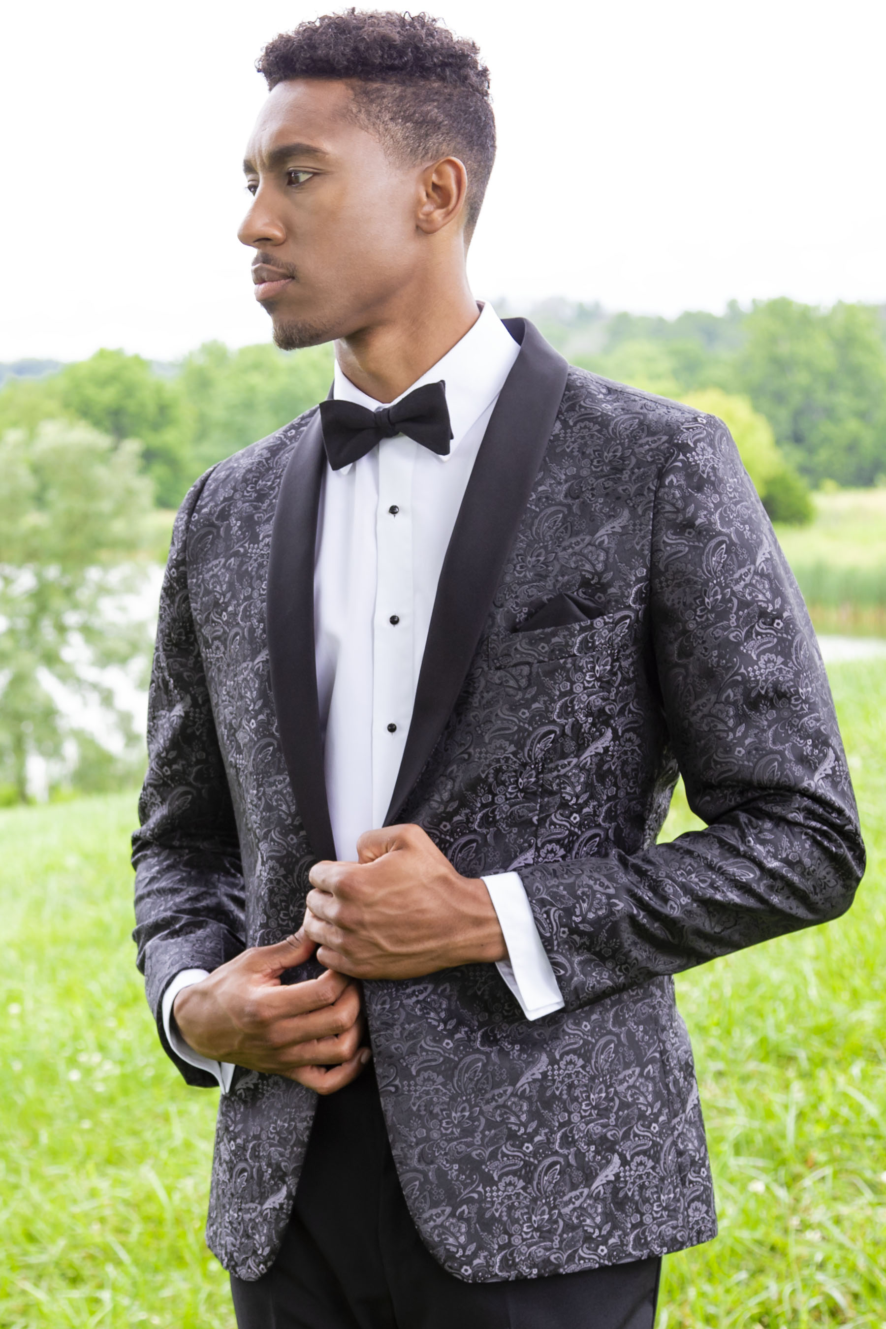 Mark of Distinction Apple Red Paisley Aries Slim Fit Tuxedo