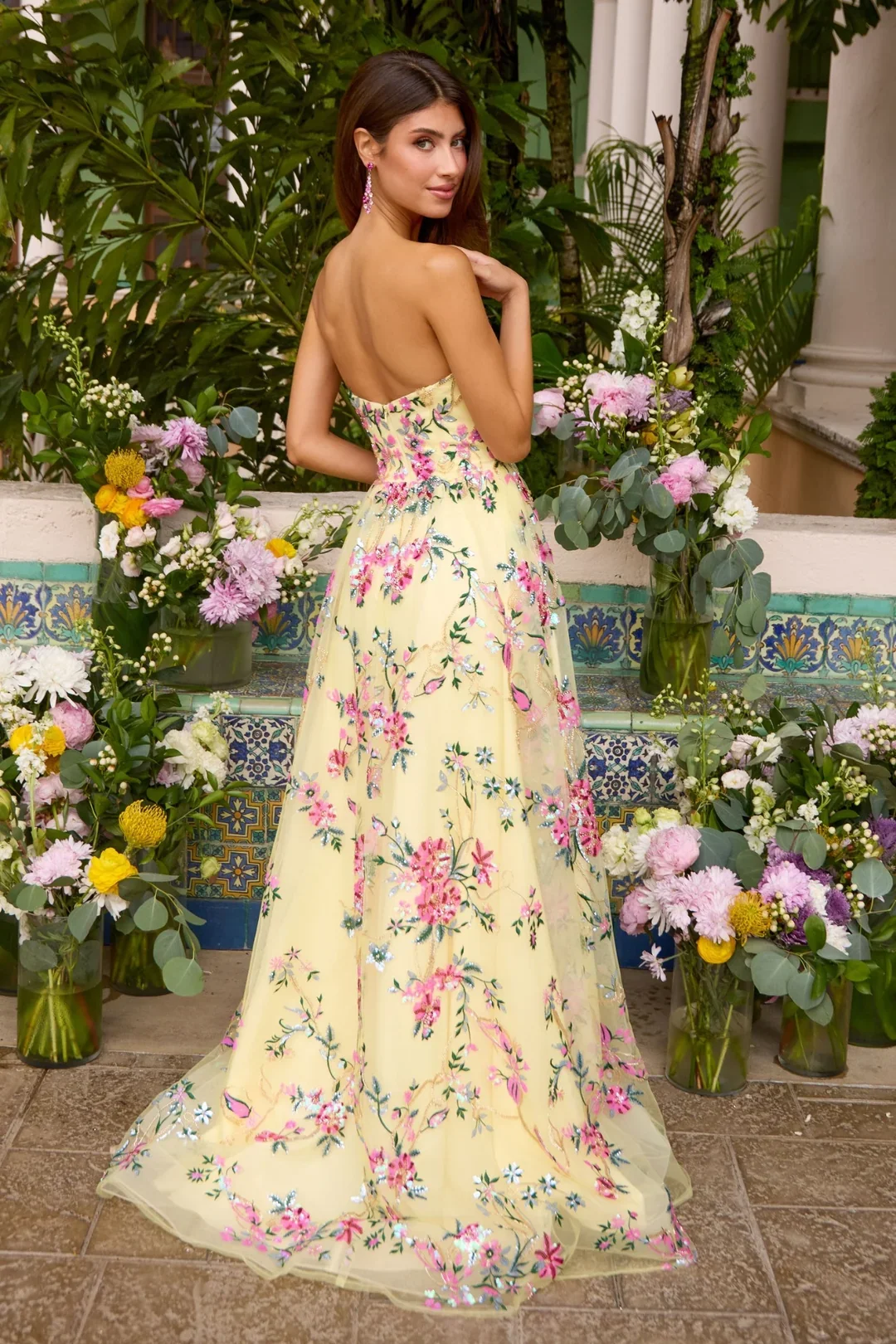 ava-presley-47391-yellow-2.webp