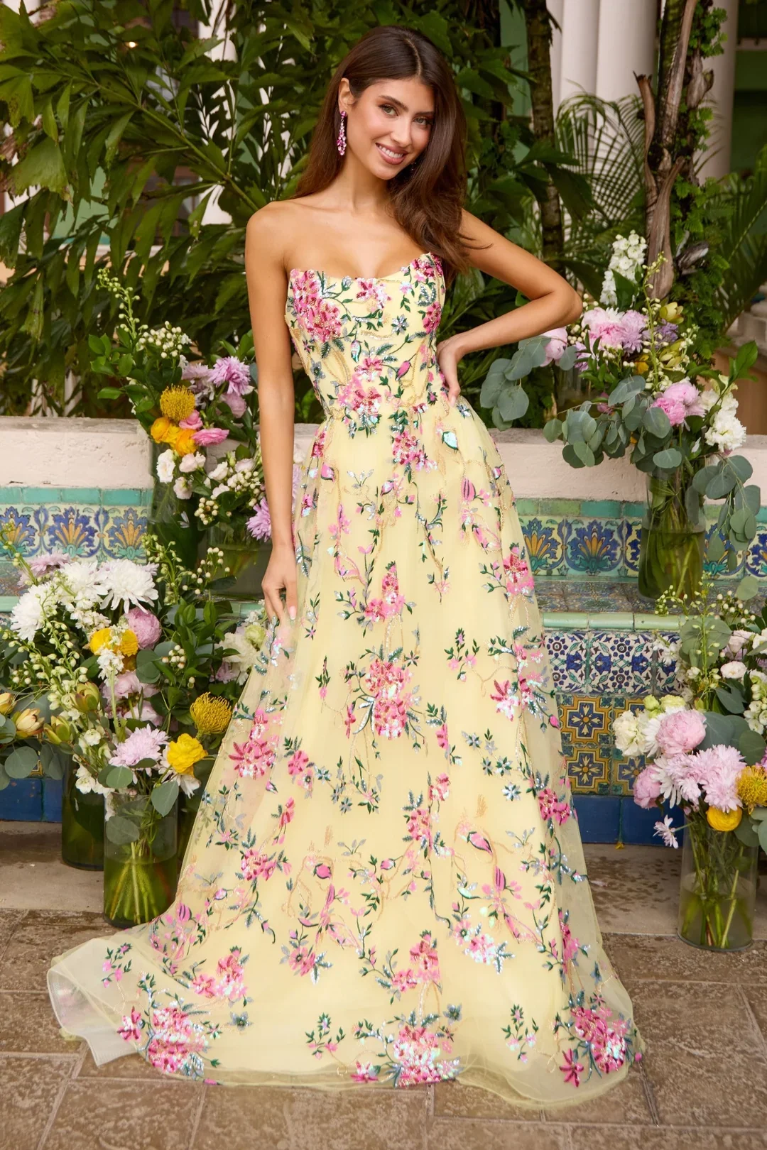 ava-presley-47391-yellow-6.webp