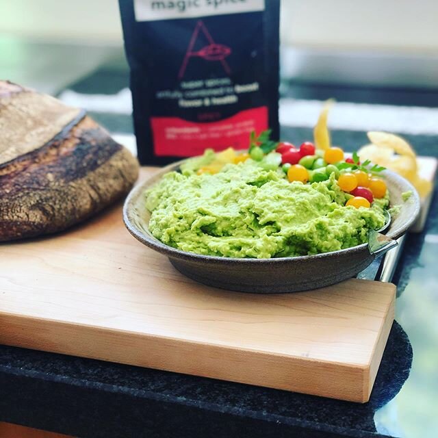 Perfect lunch: avocado with edamame spread, homemade sourdough, sprinkled with spicy @ayalasmagicspice
.
. .
#vegan #veganfood #veganfoodie #veganrecipes #nutrition #nutritionalyeast #instafood #plantbased #crueltyfree #newtovegan #plantbasedmeals #s