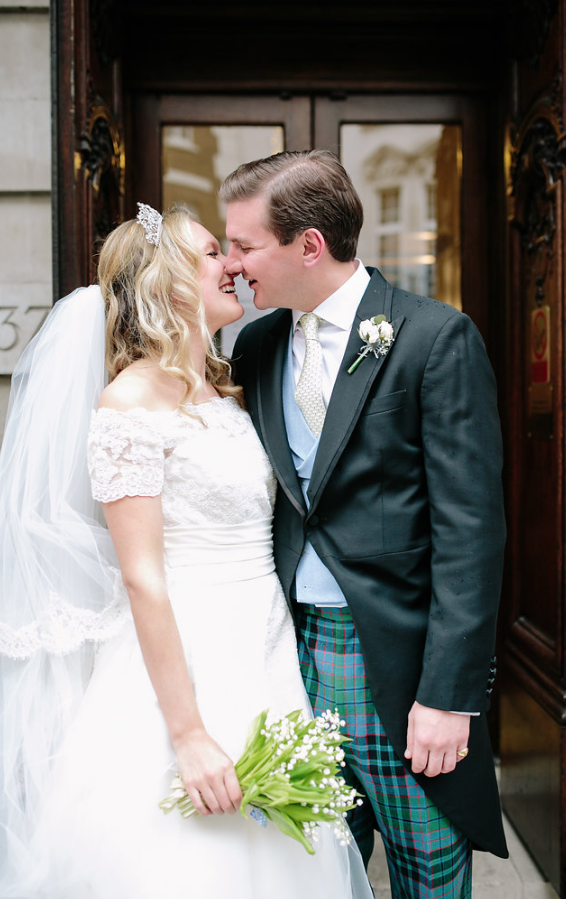 kent florist Jennifer Pinder London wedding in Dartmouth house spring flowers in blue and white 24.png