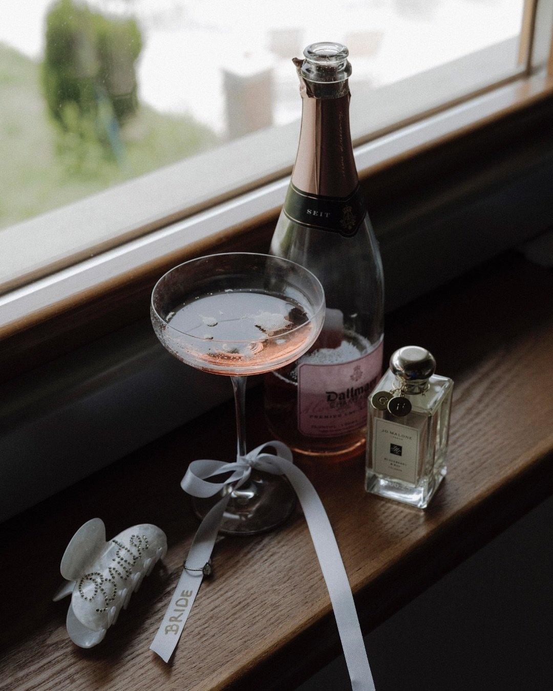 They hold the bouquet, wipe the tears, and pour the Prosecco. 🍾
Bridesmaids are the soul of the party &mdash; and the calm in the chaos.

And behind the scenes? Just a touch of magic (and a well-oiled timeline). 🩷
&bull;
#destinationweddingitaly #w