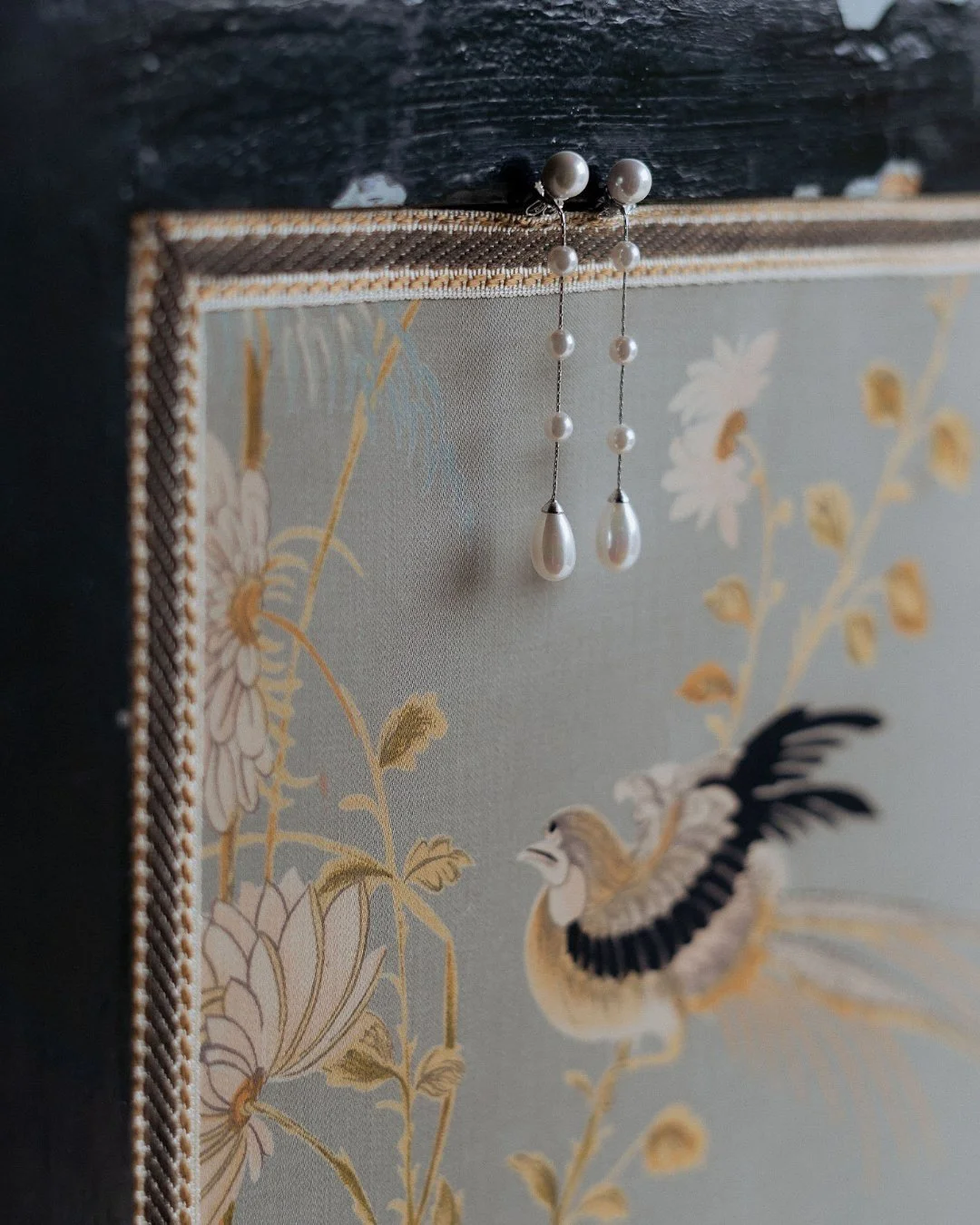 Some moments feel suspended &mdash;
the sound of water, the air holding its breath,
vows whispered between tears.

That kind of love that you don&rsquo;t forget.
&bull;
#destinationweddingitaly #italianweddingplanner #weddinginveneto #weddingintrevis