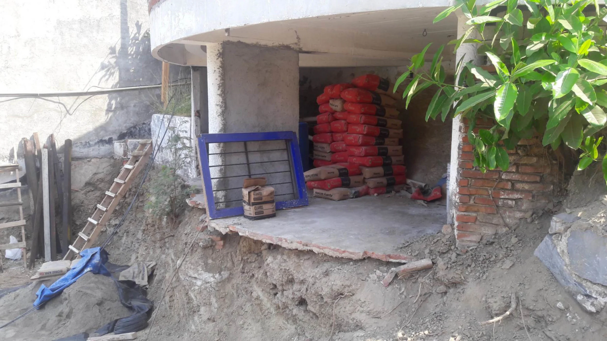 Temporary warehouse for materials