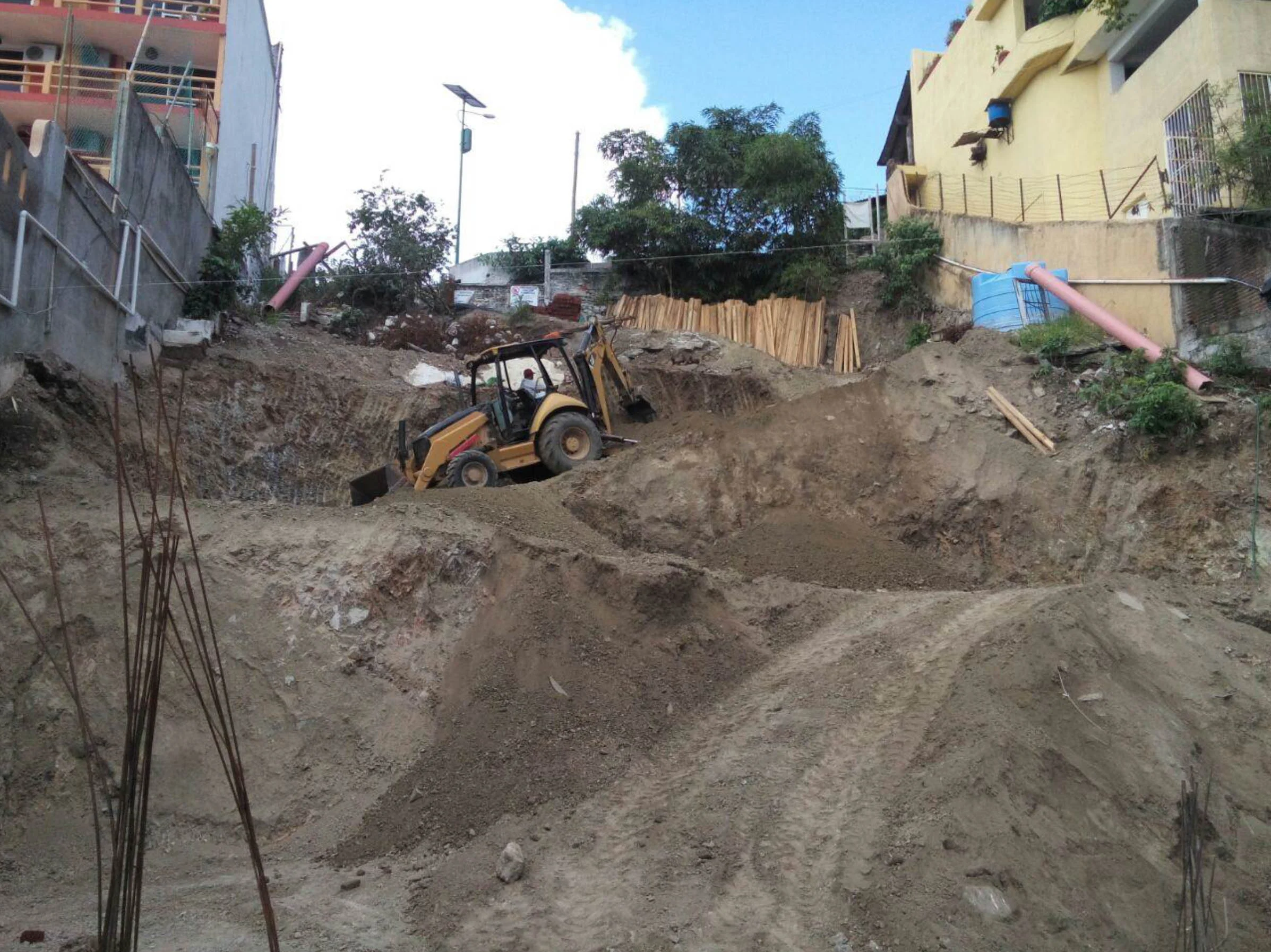 RECORTE DE TERRENO PARA PLATAFORMAS DE EDIFICIO “B” Y RELLENOS DE EDIFICIO “A”