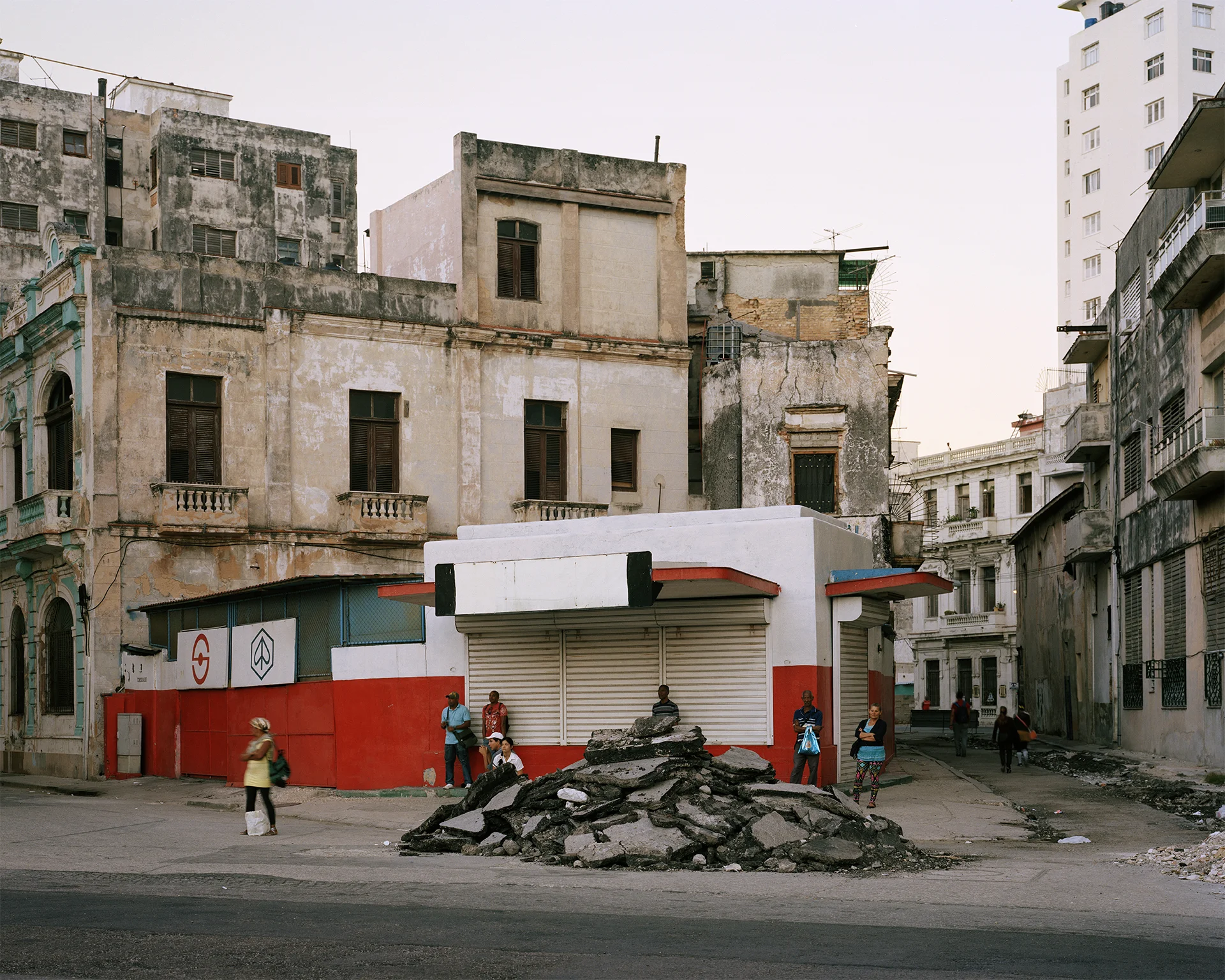 2014_Cuba-red building.jpg