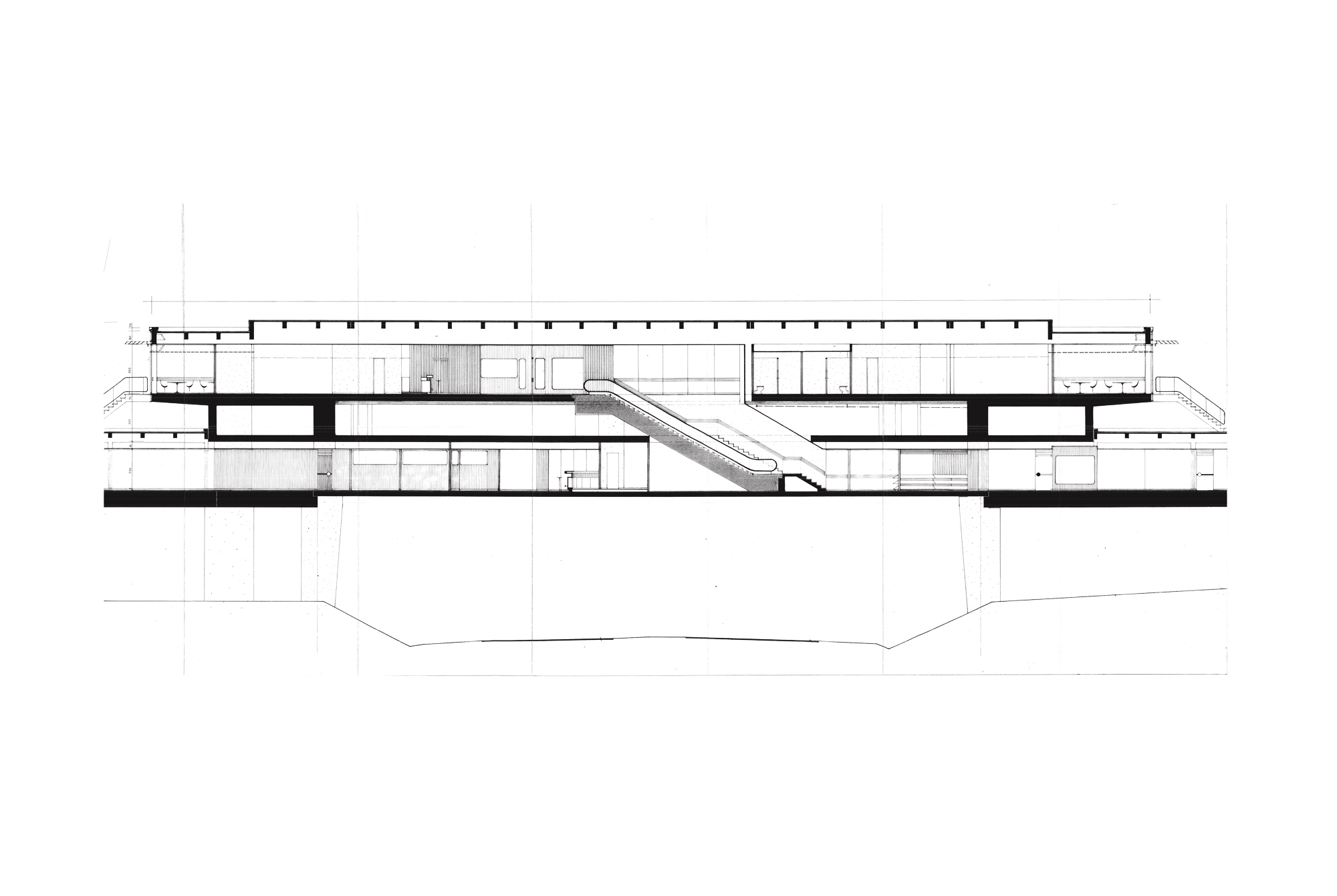 Coupe longitudinale CC | Longitudinal Section CC