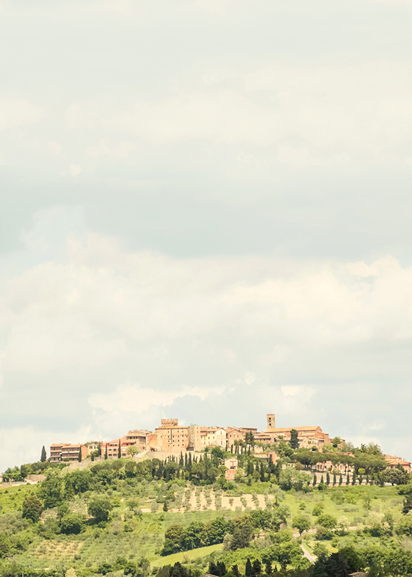 Carol Hannah by Mike Larson in Tuscany.jpg