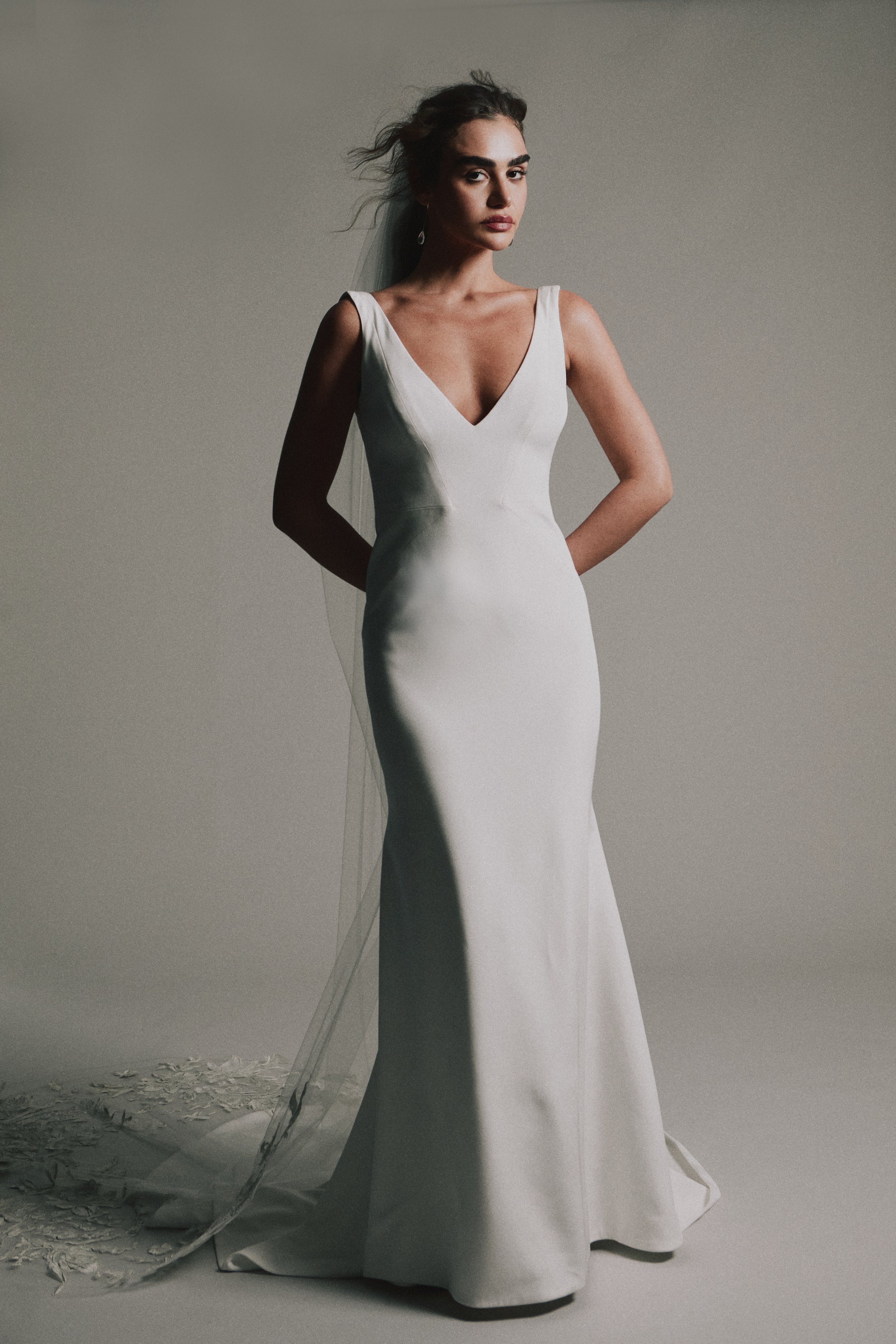 Ilia v neck wedding dress with low back1.jpg