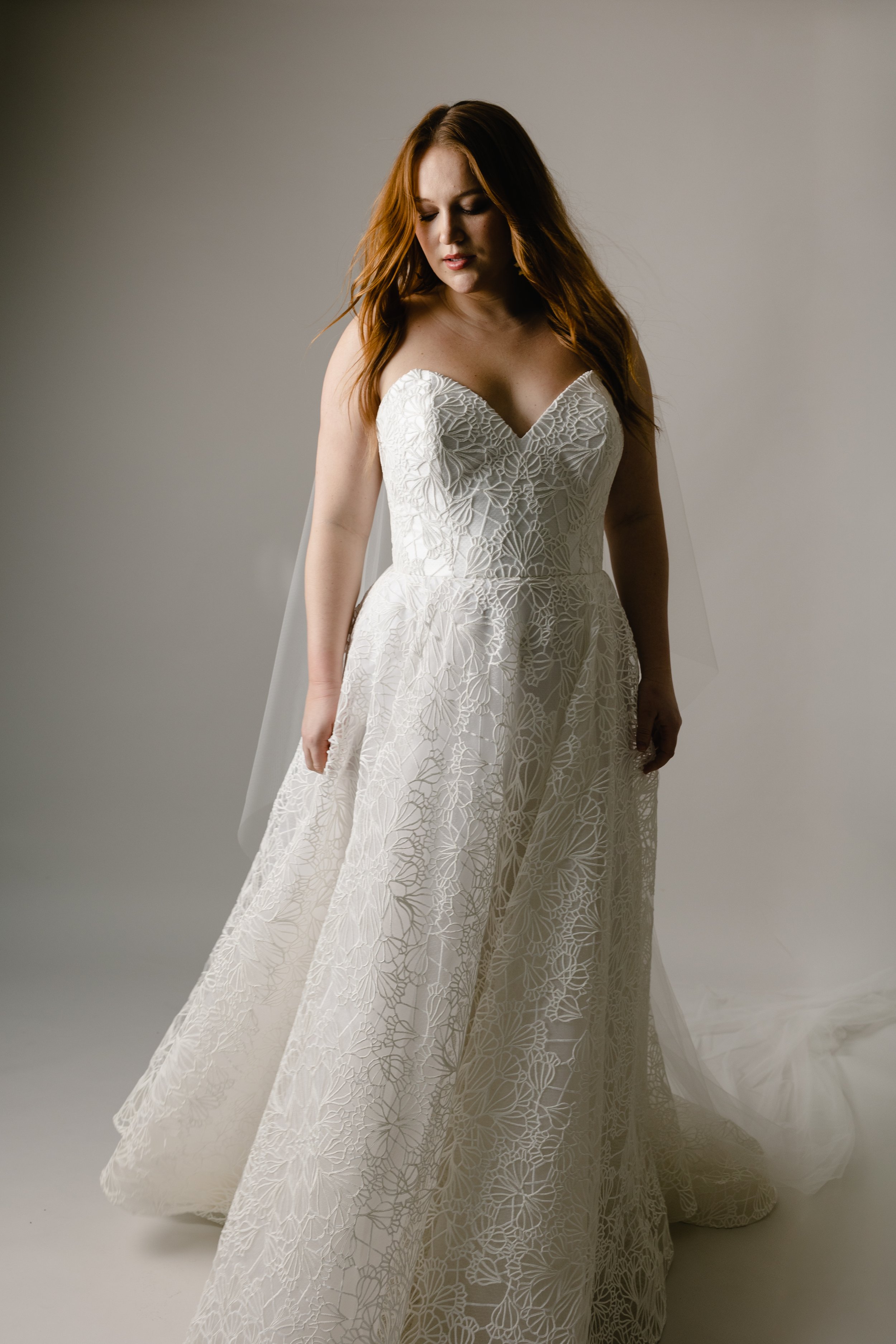 Harlow geometric lace textured wedding dress size 201.jpg