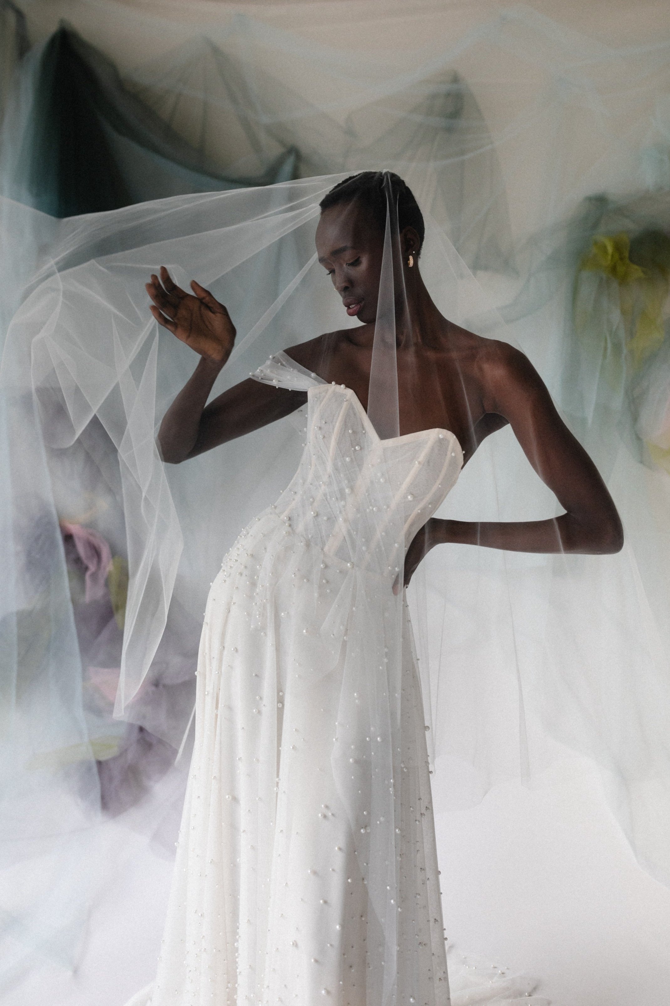 Heritage+veil+fingertip+length+on+pearl+A+aunday+afternoon+wedding+dress4.jpg