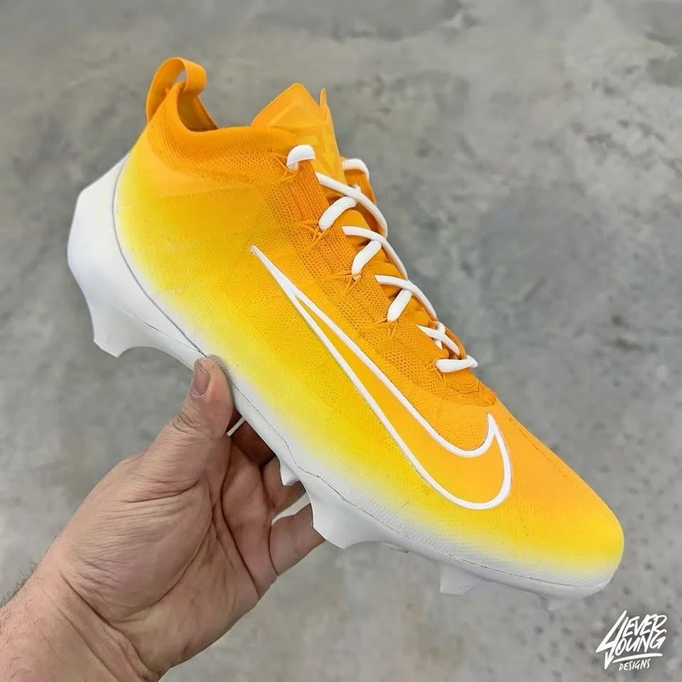 Grateful for all the opportunities this past season to customize @rashanagary cleats. Thank you for the great seasons in Green Bay and wishing you nothing but the best.