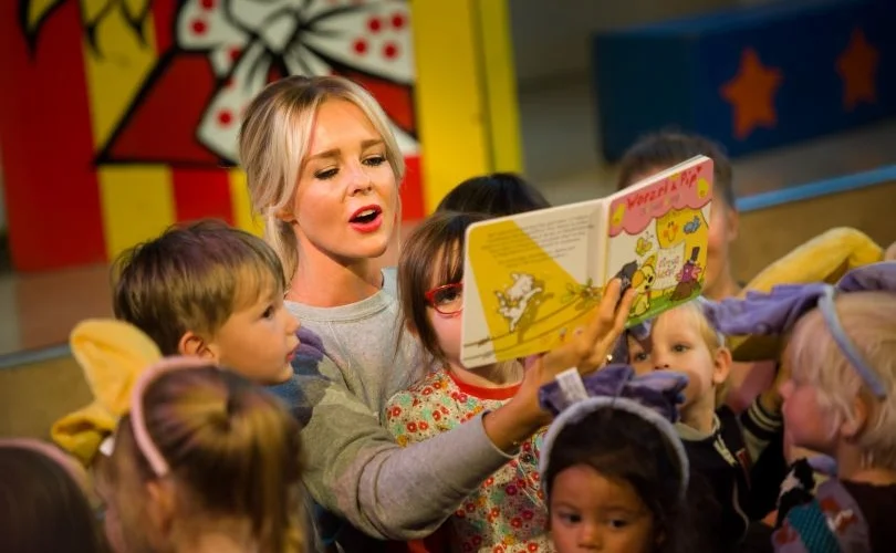 Voorlezen uit speciale uitgave van Woezel & Pip