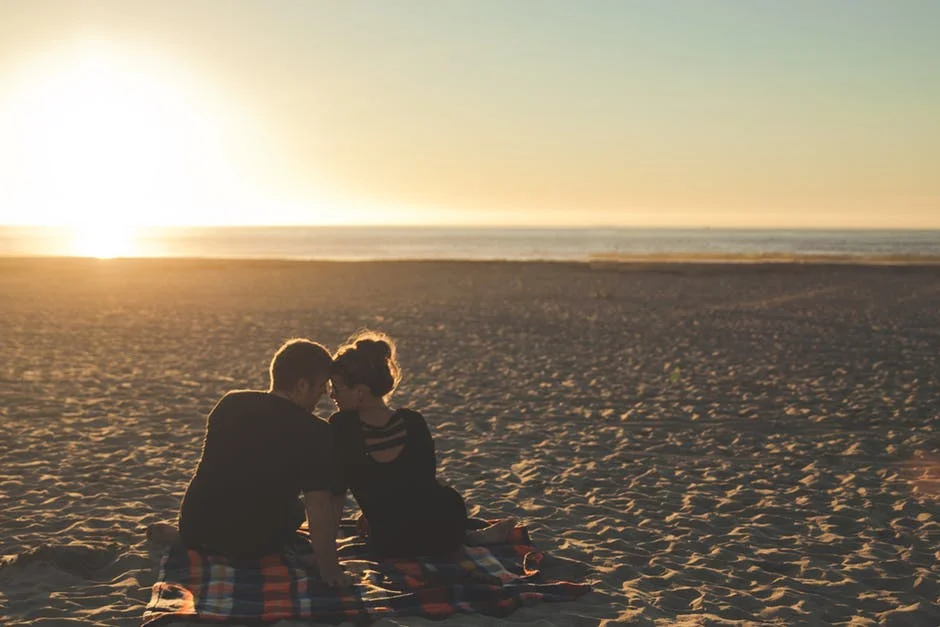 Valentine's Day date night is a big thing for many couples. Offer suggests that will help the website visitors who read your content have an unforgettable evening. 