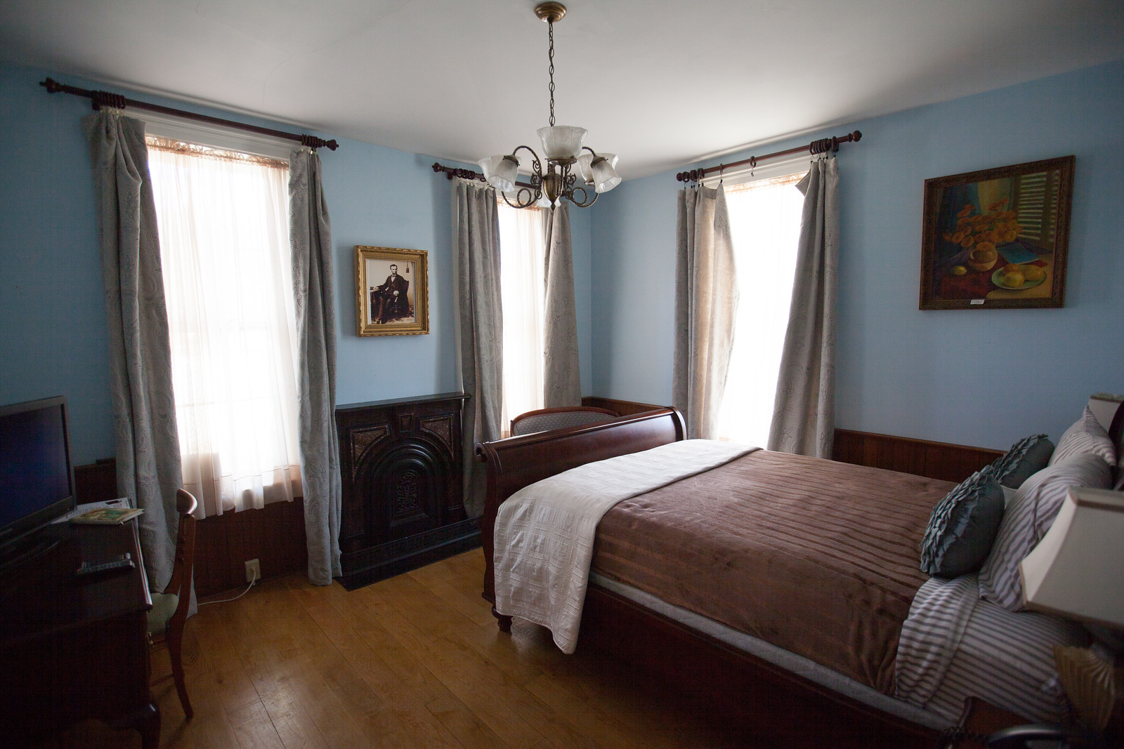 The Lincoln Room (Sion Bass House)