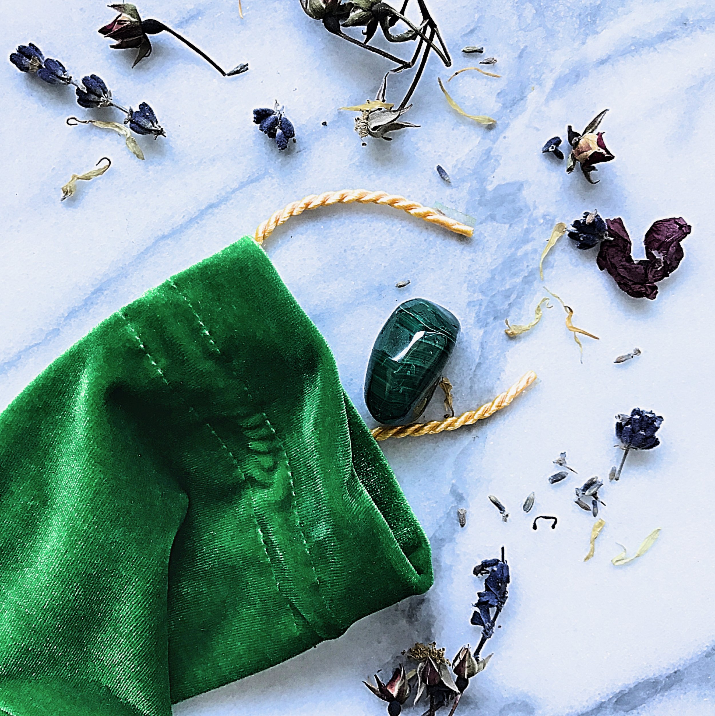 MALACHITE This precious stone symbolizes transformation, absorbs negative energies, releases tensions and bring s balance and concentration. It is said to open the heart to unconditional love.