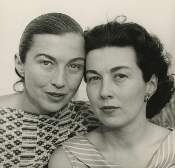 Portrait of Kathryn and Leslie by Lisa Fonssagrives-Penn
