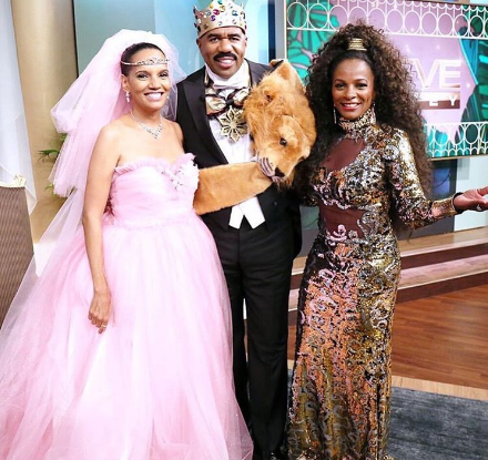 Absolute Fav!!! Talk show host Steve Harvey as King Zamunda from one of my favorite movies “Coming to America”. He was joined by two original leading ladies. Shari Headley as Lisa McDowell and Vanessa Bell Calloway as Imani Izzi. They haven't aged a bit. Absolute perfection!