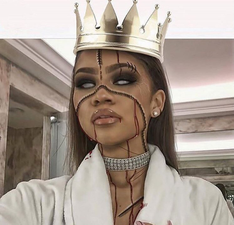 Last but definitely not least Zendaya! Ok, so Zendaya mentioned herself that this isn't a costume that she sat for hours to achieve this look but it's an edit. She still killed it and it's one to die for! 