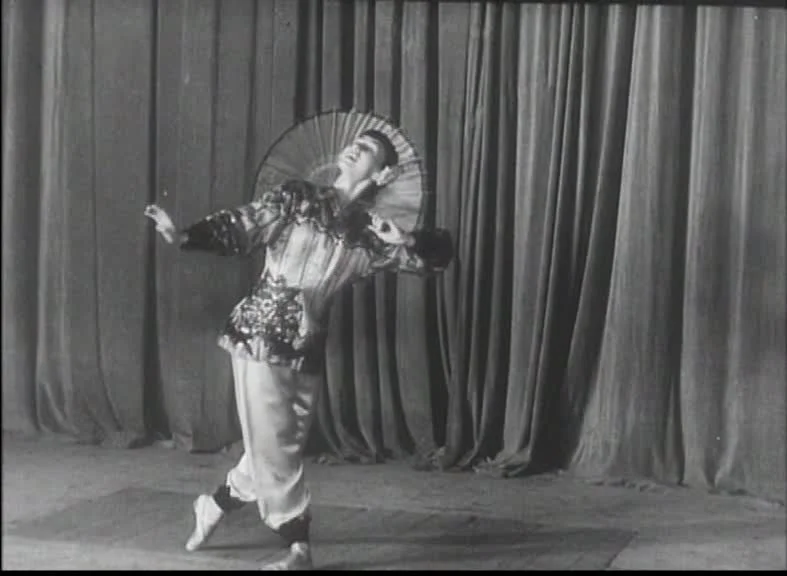 Pregatiri pentru festivalul tineretului 01:35, 1953 Arhiva Nationala de Filme