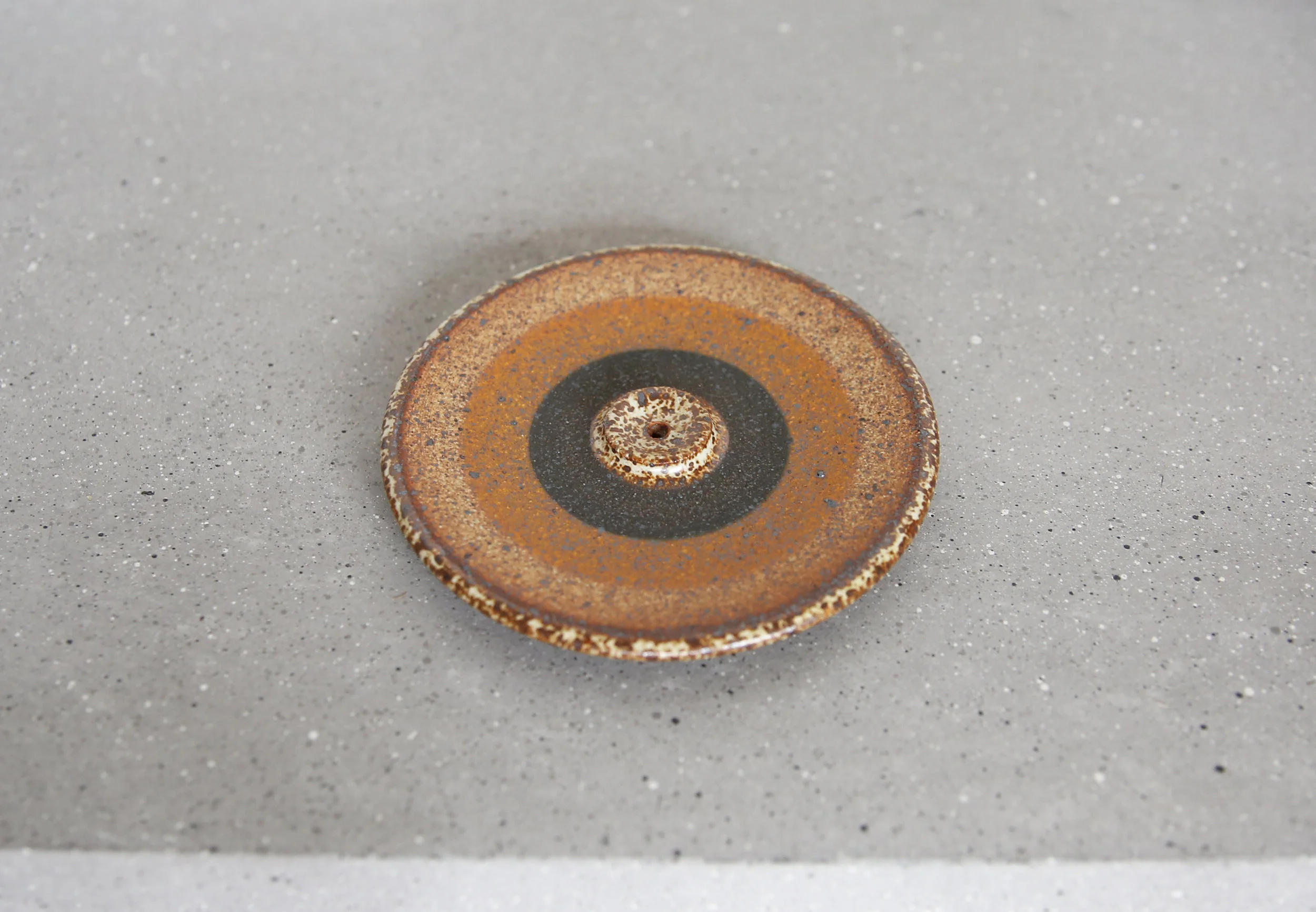 katandroger_incenseburner2_2018_a.jpg