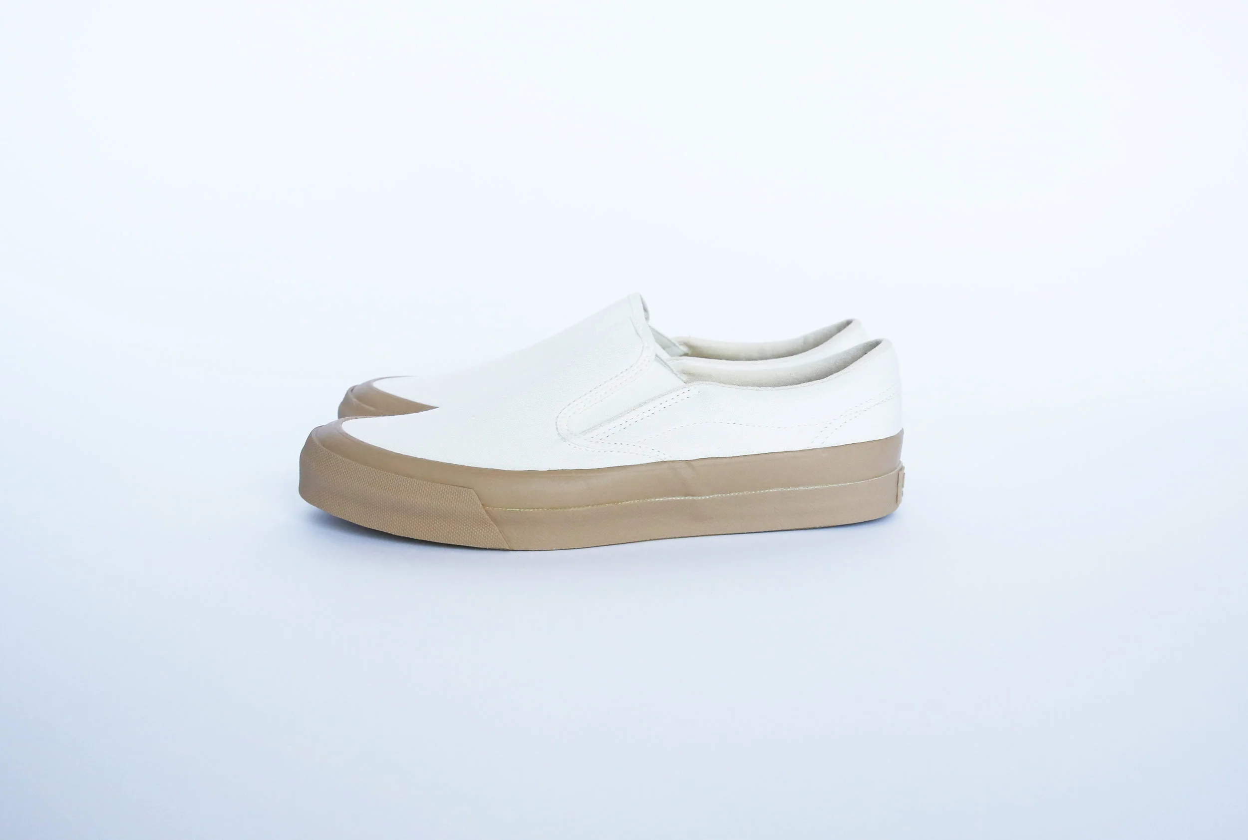 asahi_deckslipon_whitebeige01.jpg